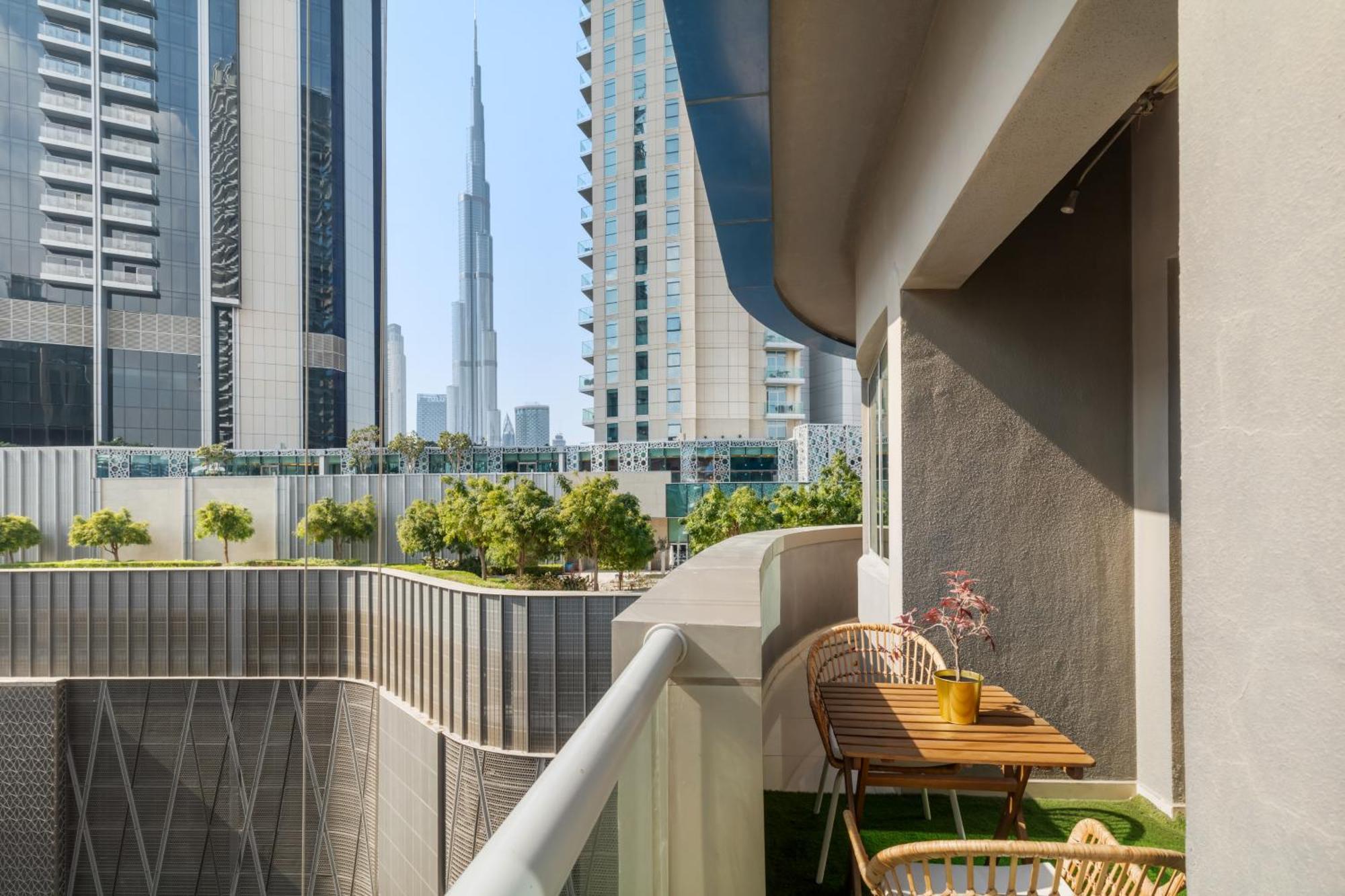 Burj Khalifa View 1br With Parking *