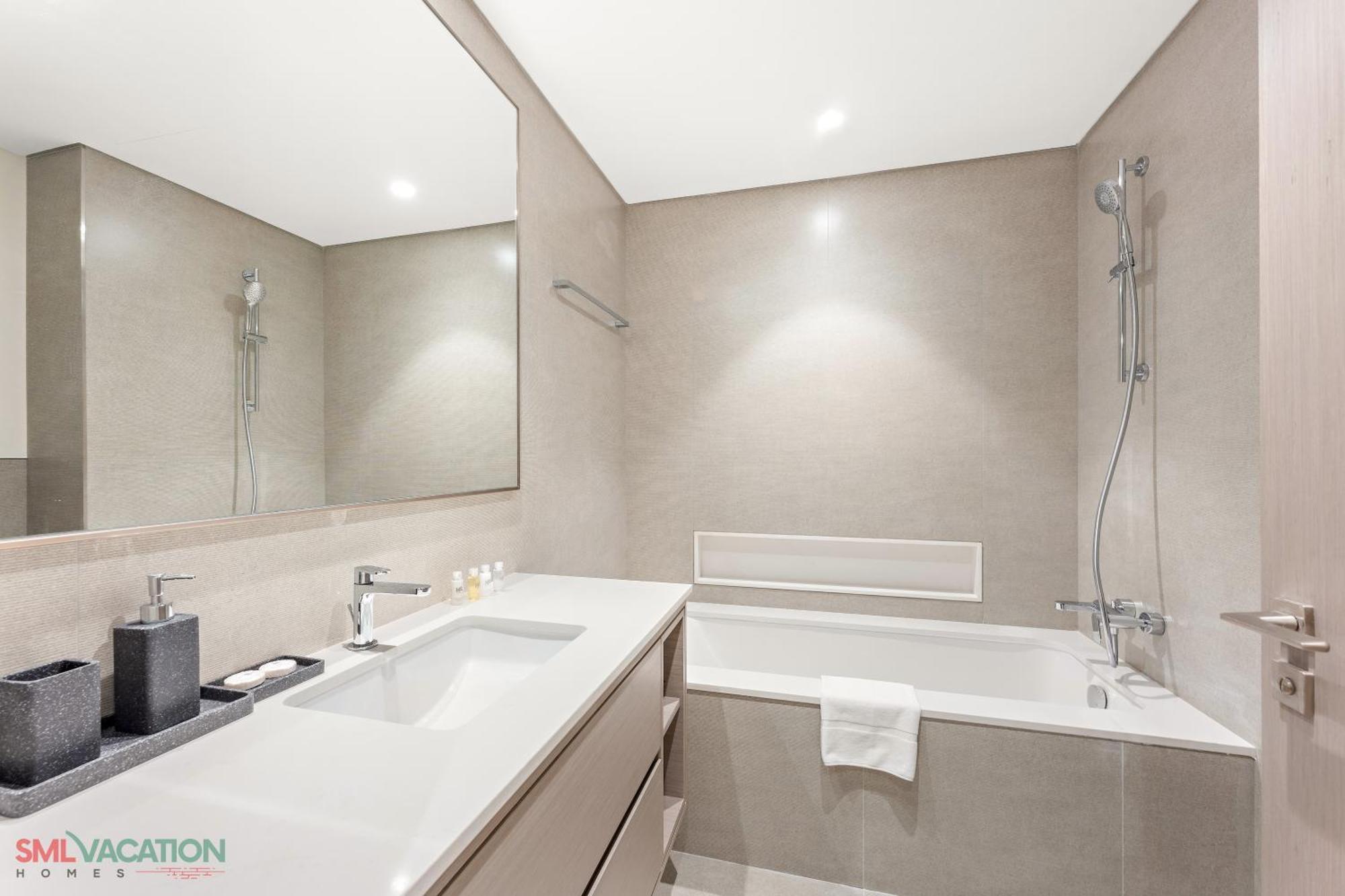 Sml - Sky High With Burj Khalifa And Fountain Views At Grande Signature, Downtown Apartment *