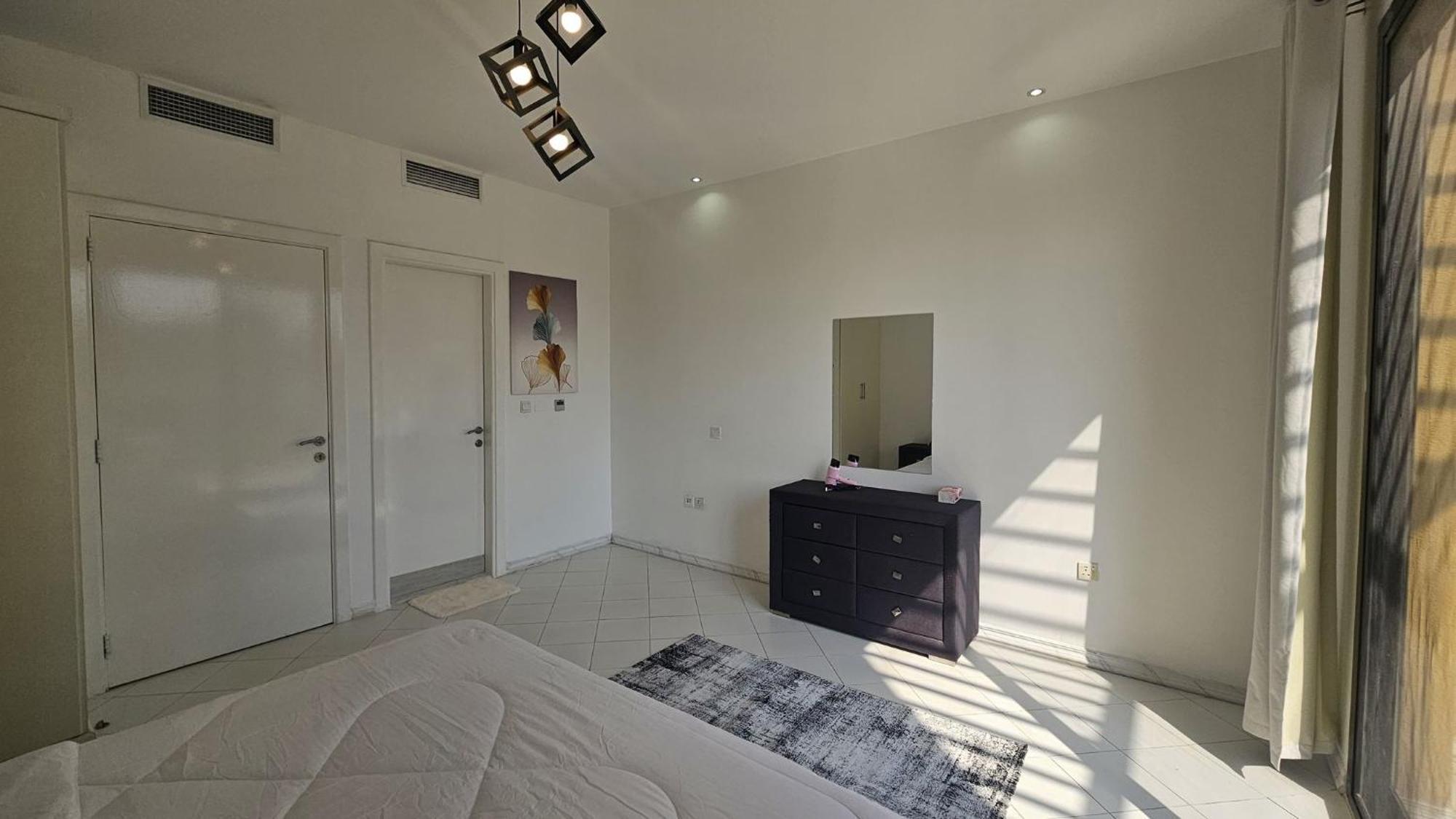 Spacious 3bhk Townhouse In Villa