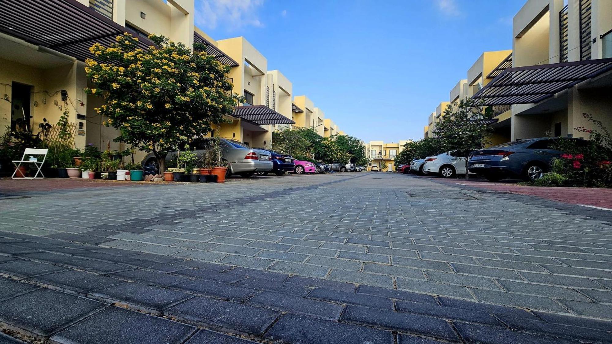 Spacious 3bhk Townhouse In * Dubai