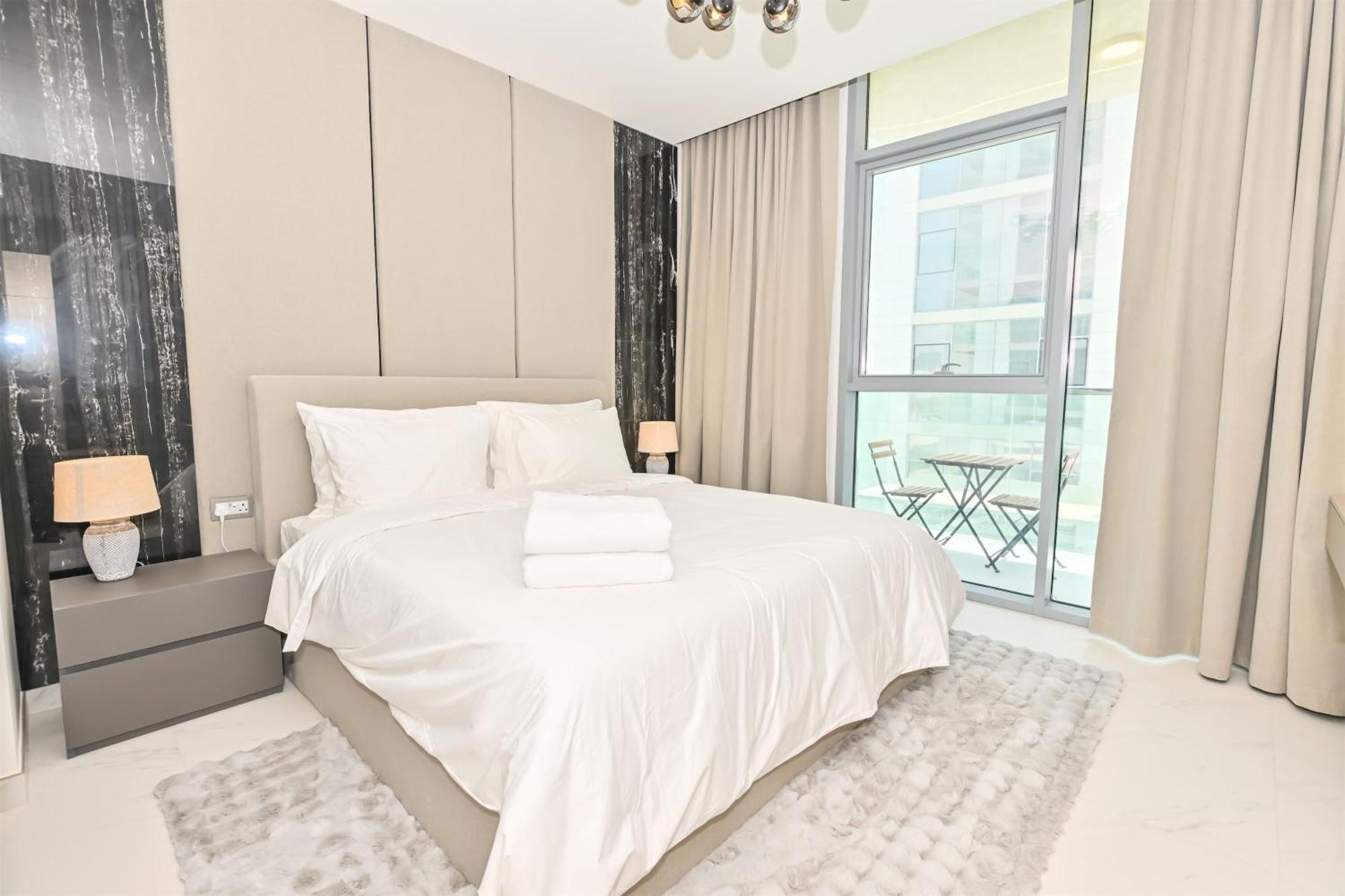 Apartment Stunning 1br Retreat With Crystal Lagoon Views! Dubai