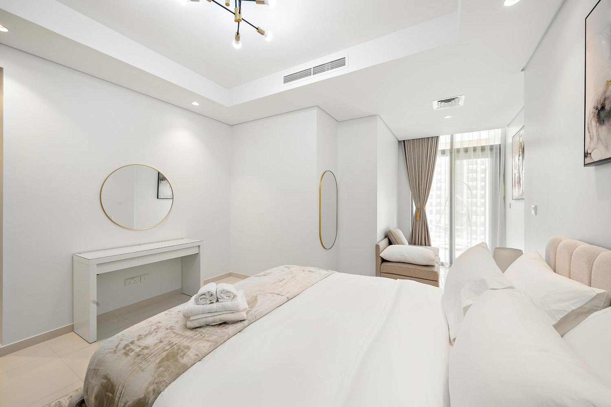 Stylish 2br In 5 Star With Burj Khalifa Views Dubai