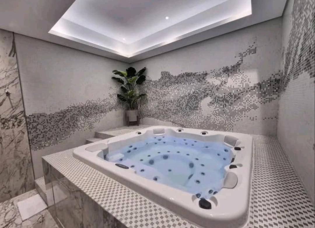 Stylish 2br In 5 Star With Burj Khalifa Views Apartment Dubai