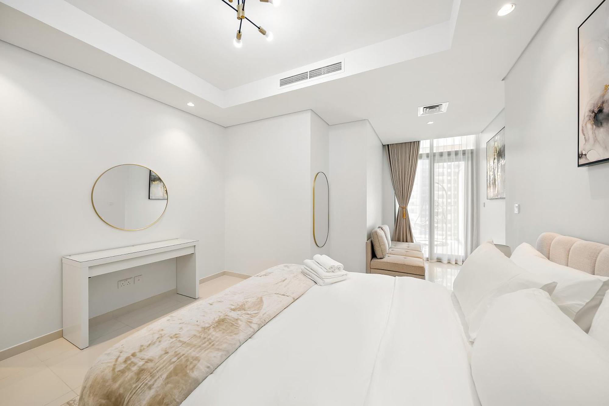 Stylish 2br In 5 Star With Burj Khalifa Views Dubai