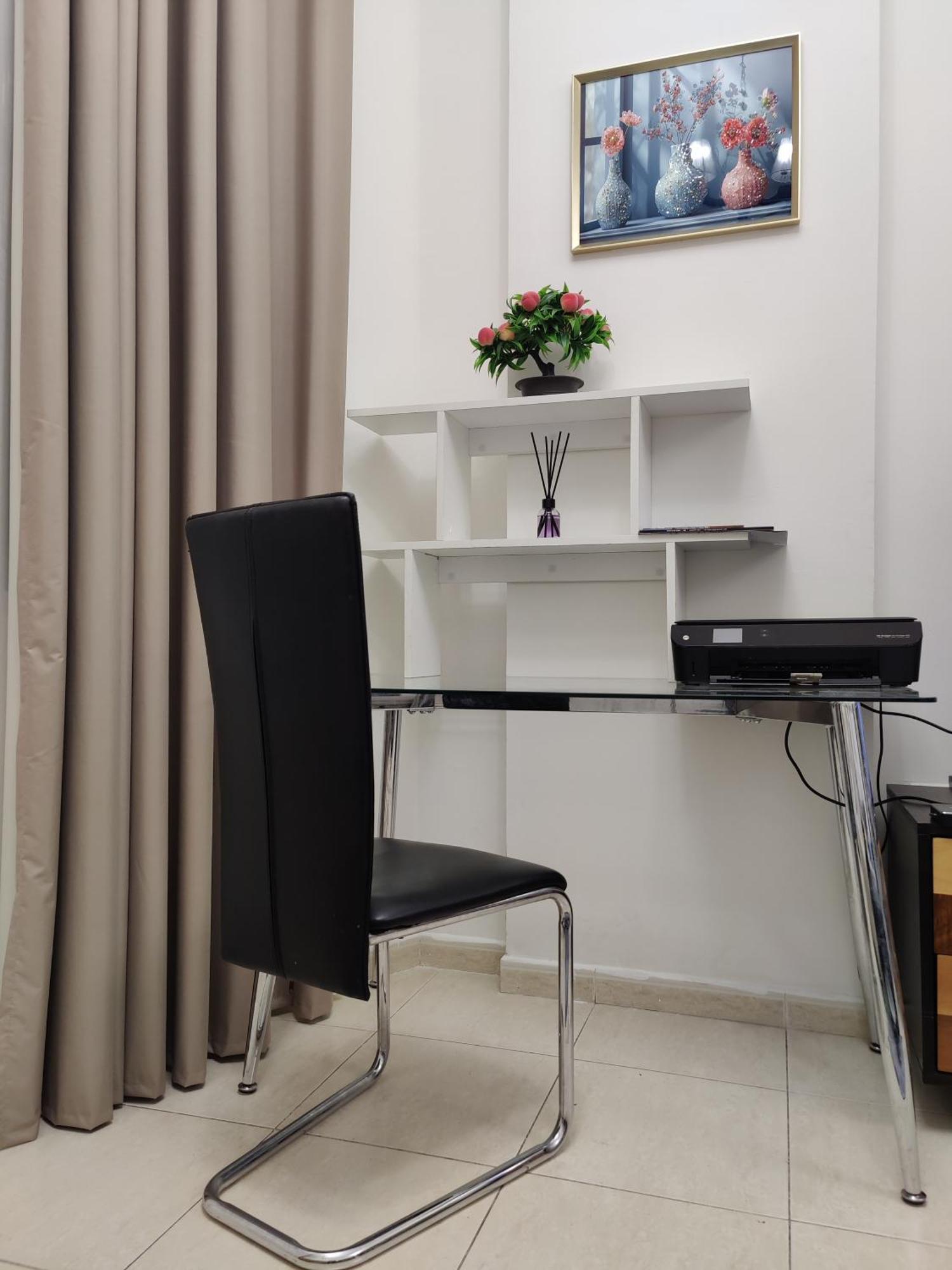Elegant Fresh 1br With Heated Pool, Just Steps From Mall, Restaurants & Fitness Center *