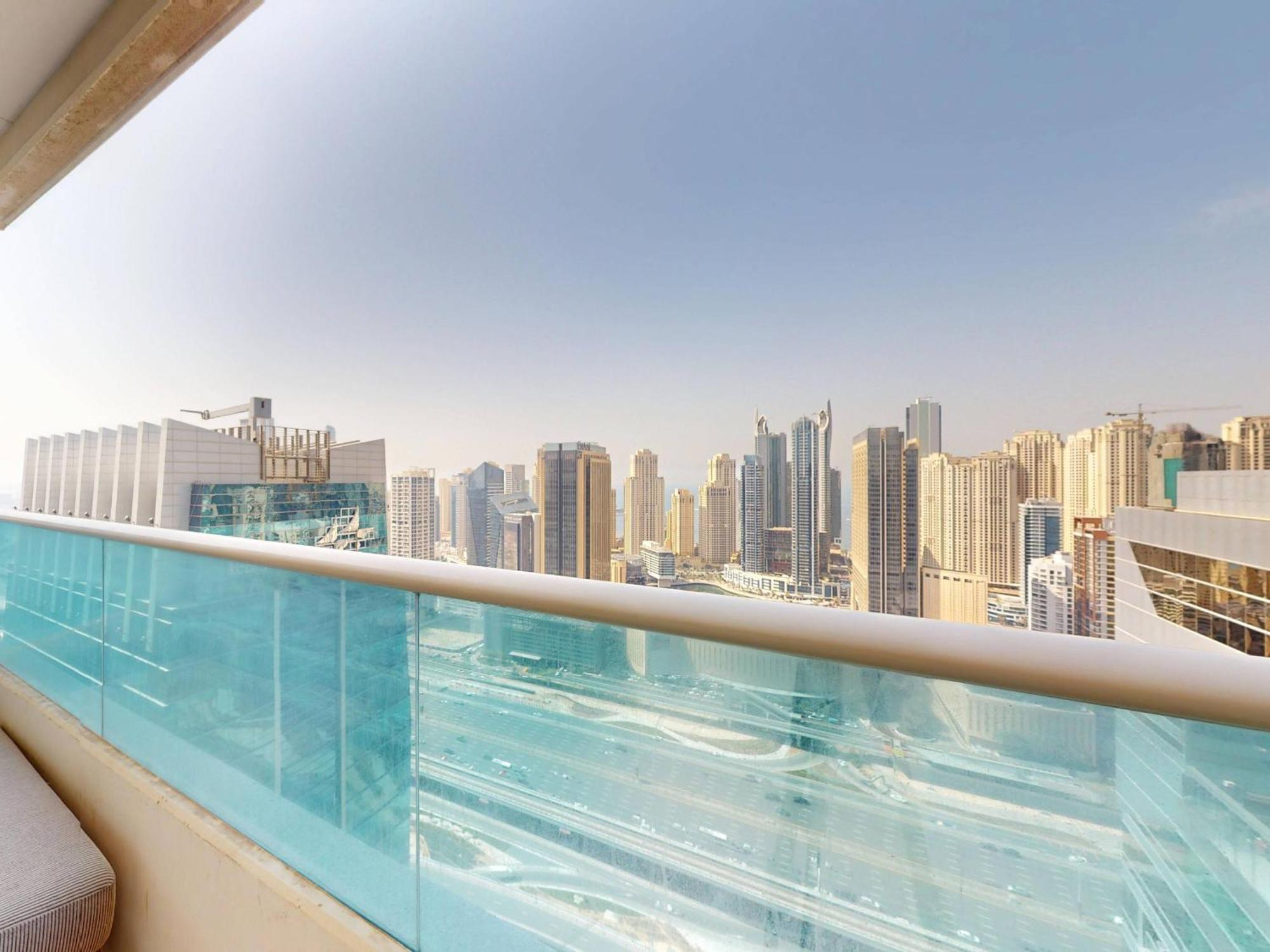 Apartment Spacious Duplex 4br With Maids