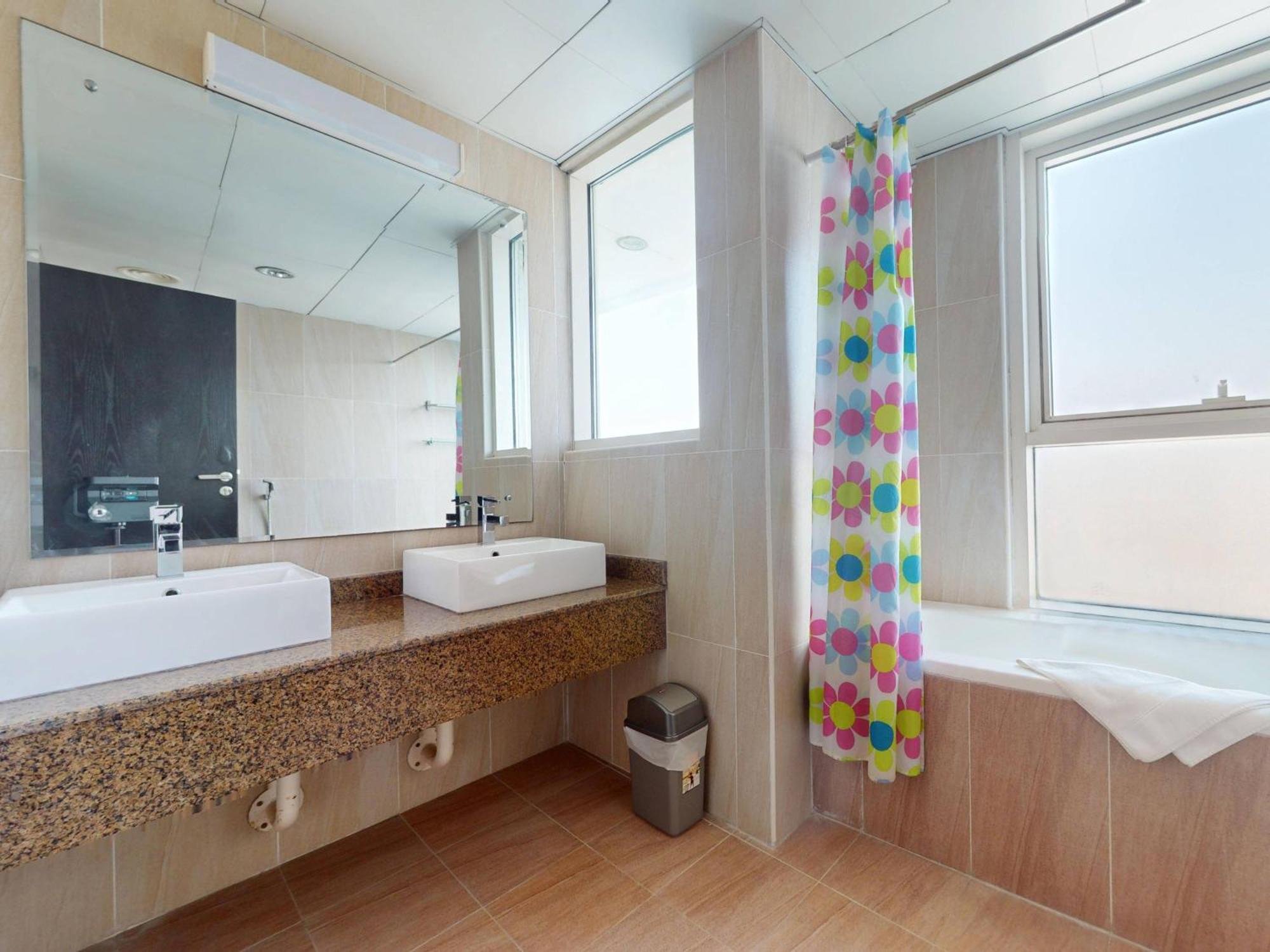 Spacious Duplex 4br With Maids Apartment