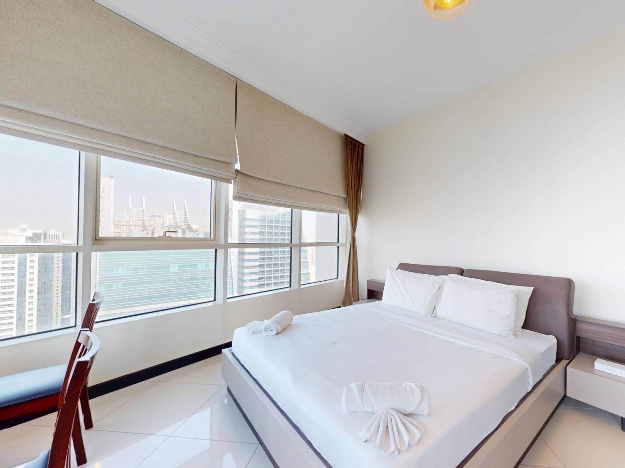 Spacious Duplex 4br With Maids Apartment *