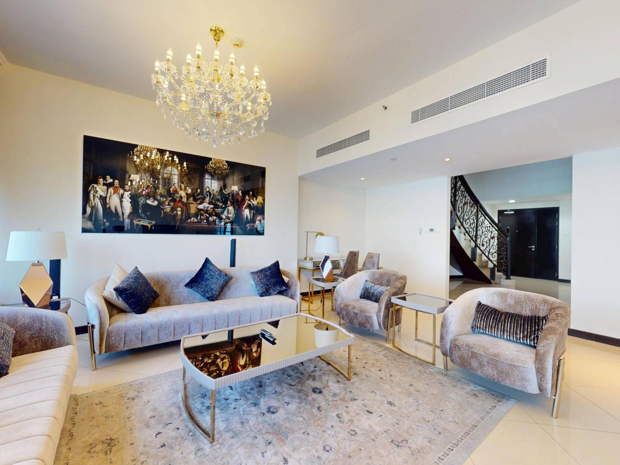 Spacious Duplex 4br With Maids Apartment *