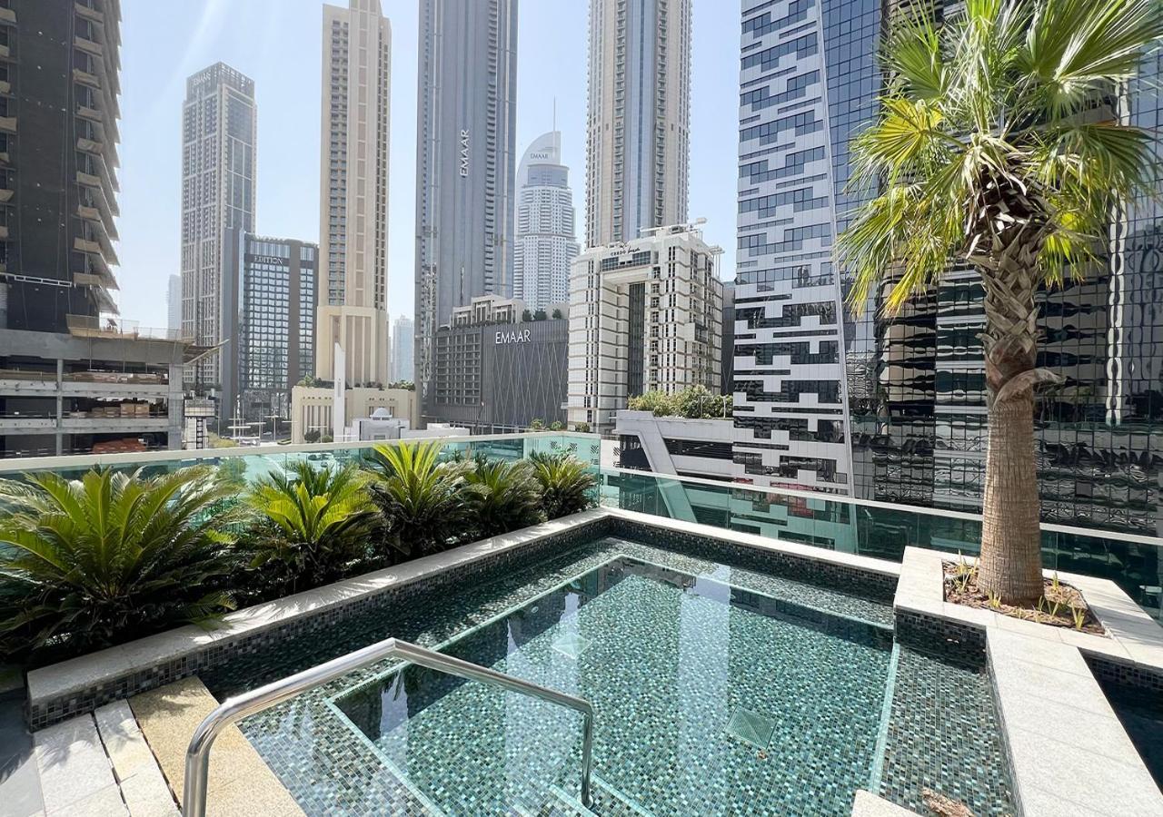 2 Bedroom Apartment! 5 Minute Walk To Mall! Burj Khalifa View! *