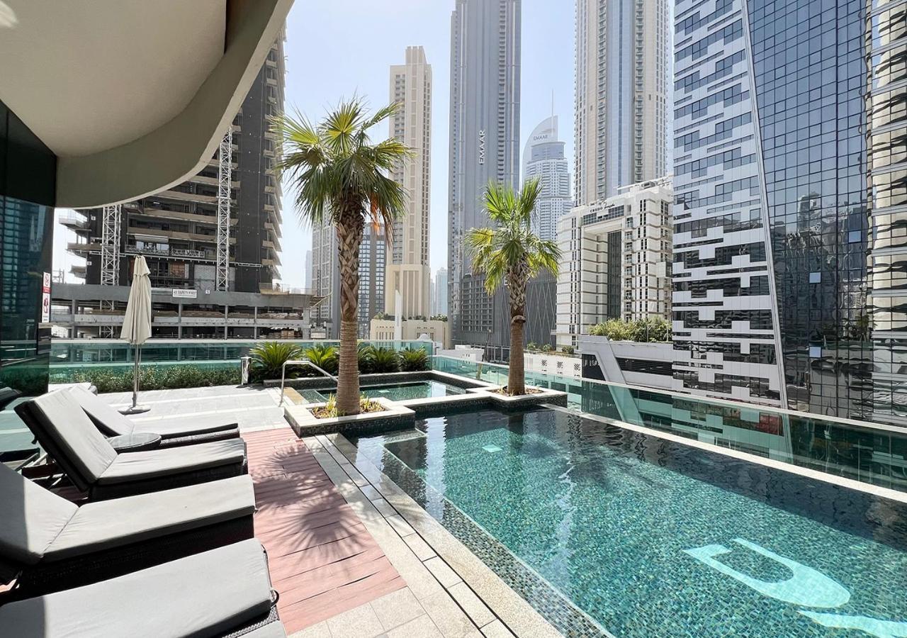 2 Bedroom Apartment! 5 Minute Walk To Mall! Burj Khalifa View! Dubai