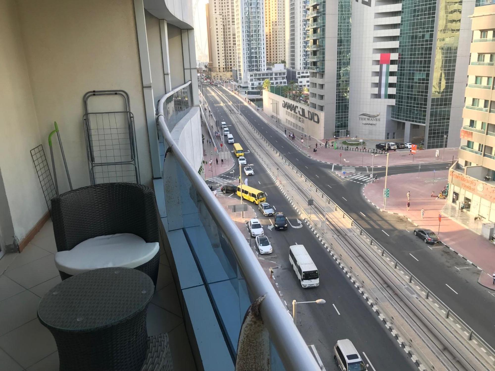 Cozy One Bedroom Close To And Metro Station Apartamento