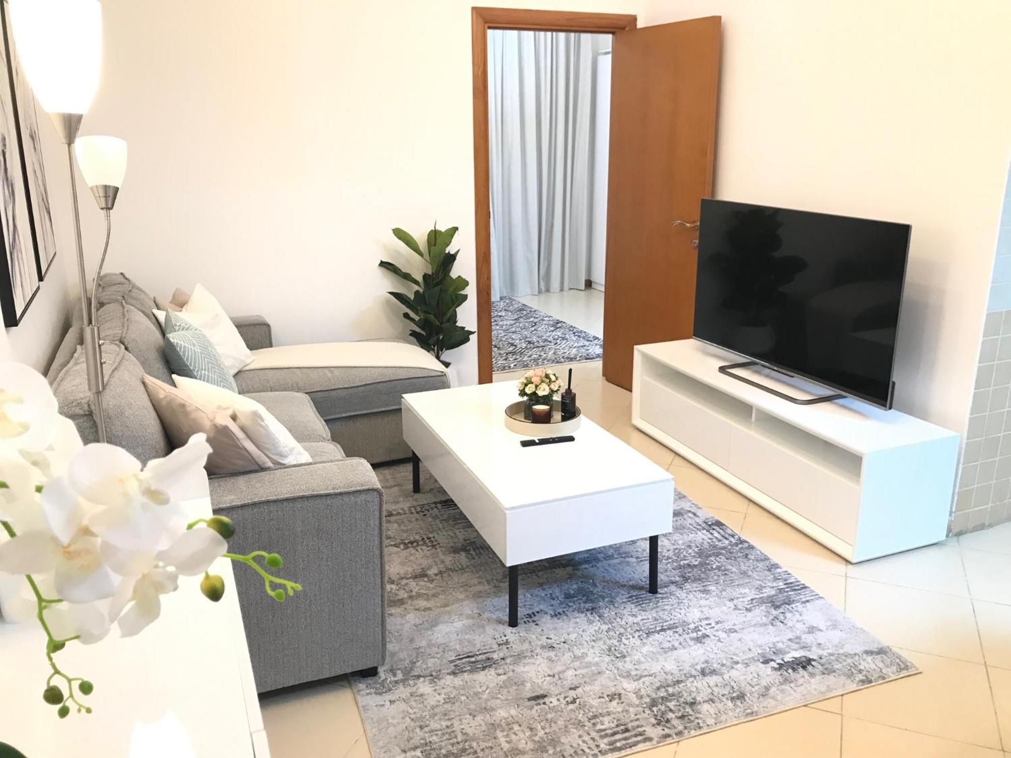 Cozy One Bedroom Close To And Metro Station Apartamento Dubai