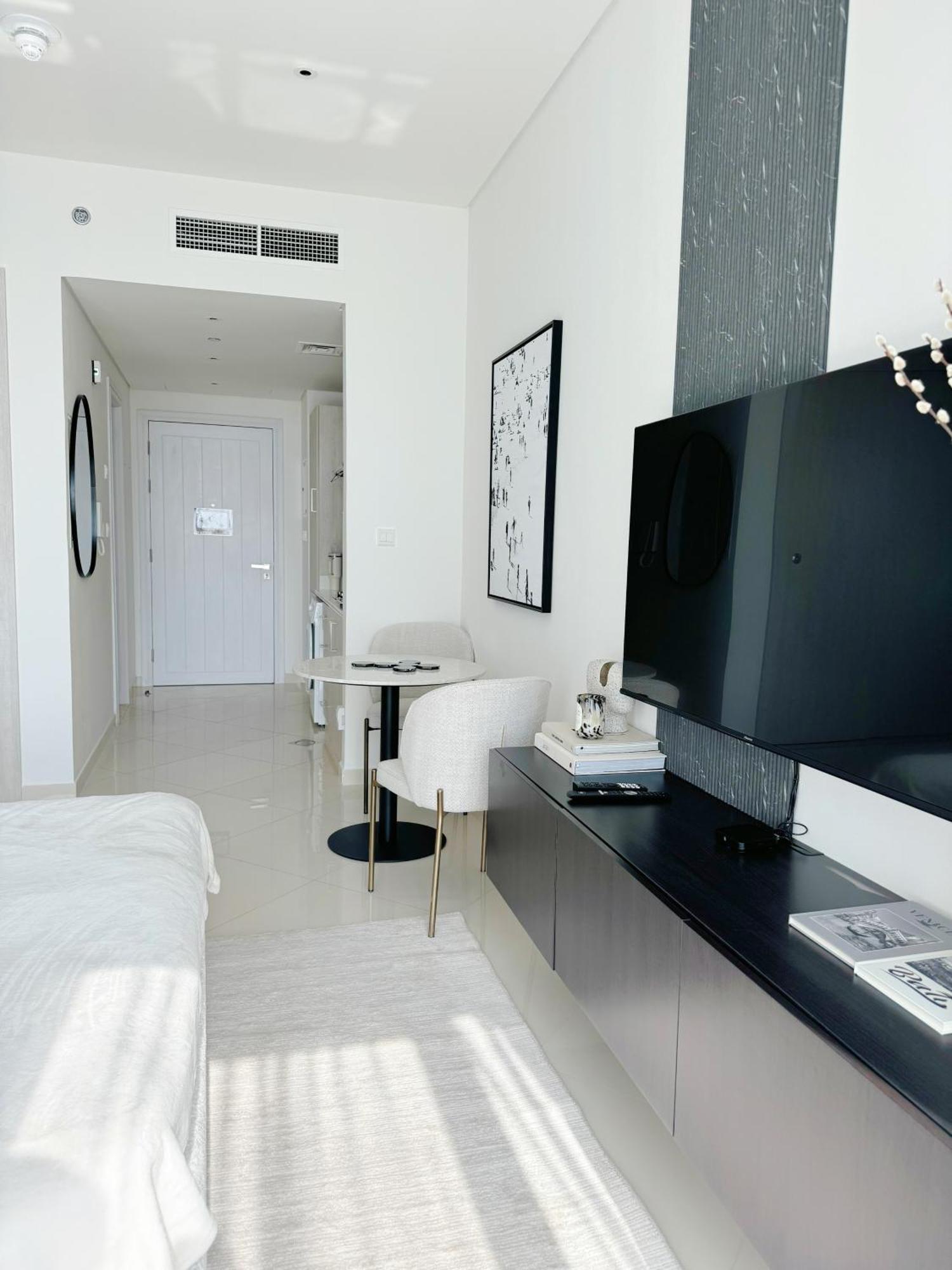 The Seven Palm Apartment