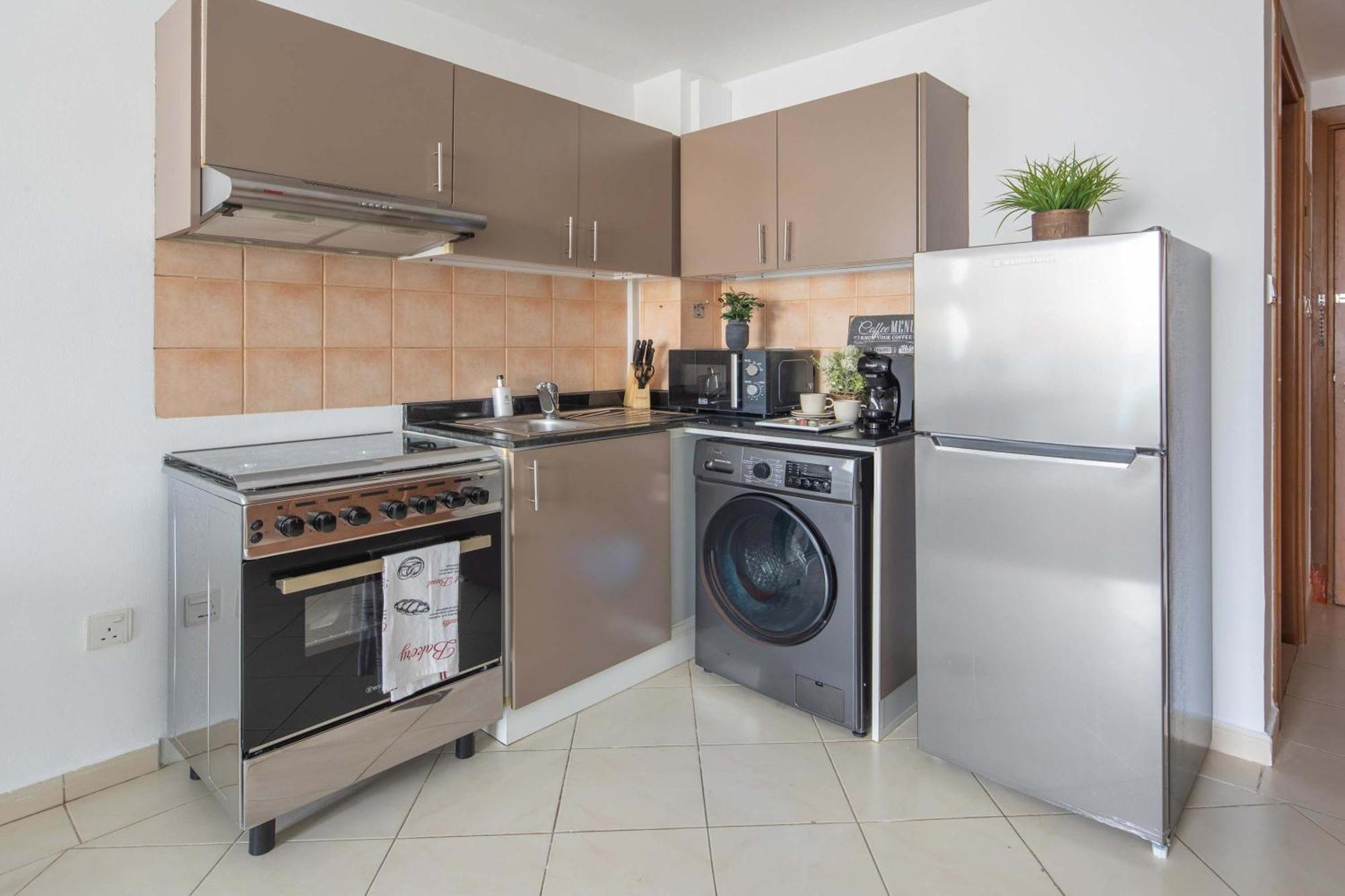 Frank Porter - Vista Apartment Dubai