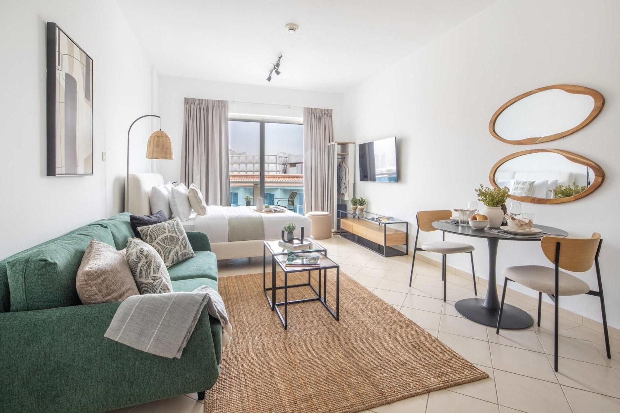 Frank Porter - Vista Apartment Dubai