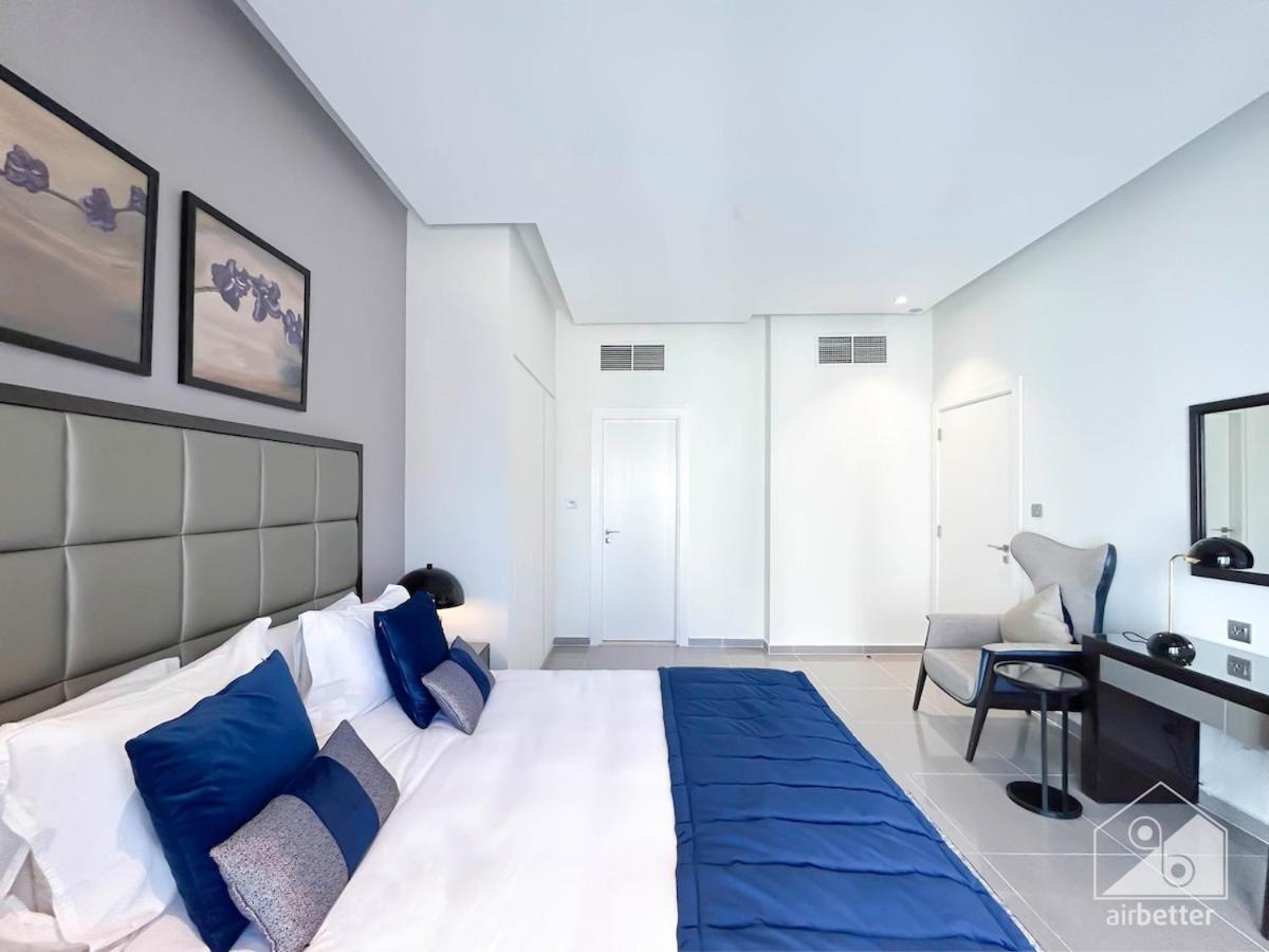 Luxury At Damac Majestine With Balcony & Views Apartment Dubai