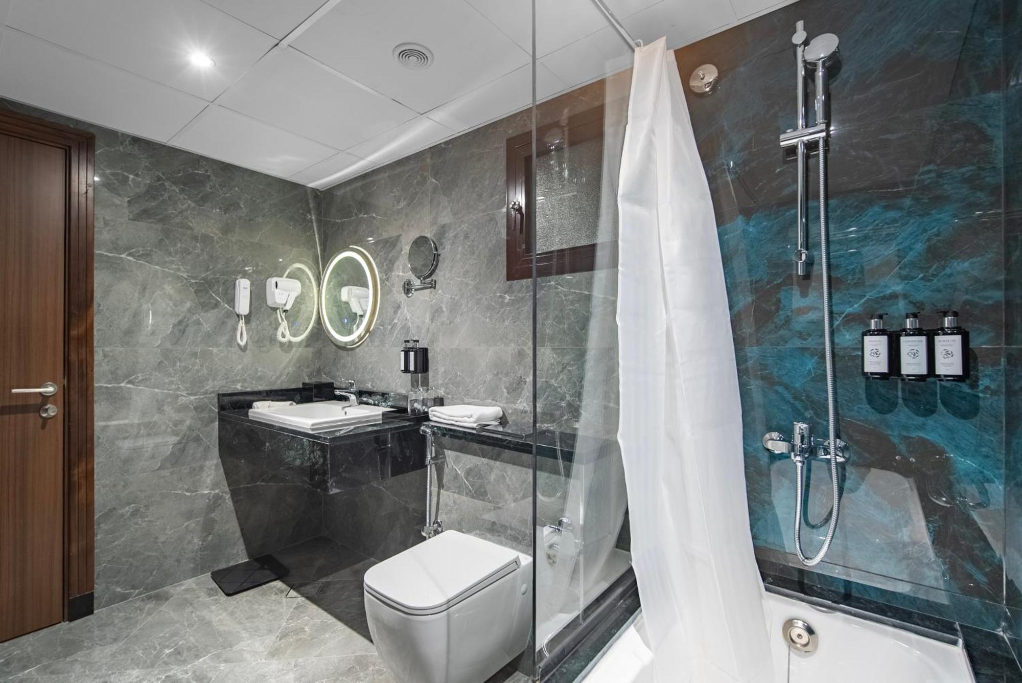 Grand Ambassador Hotel 3*