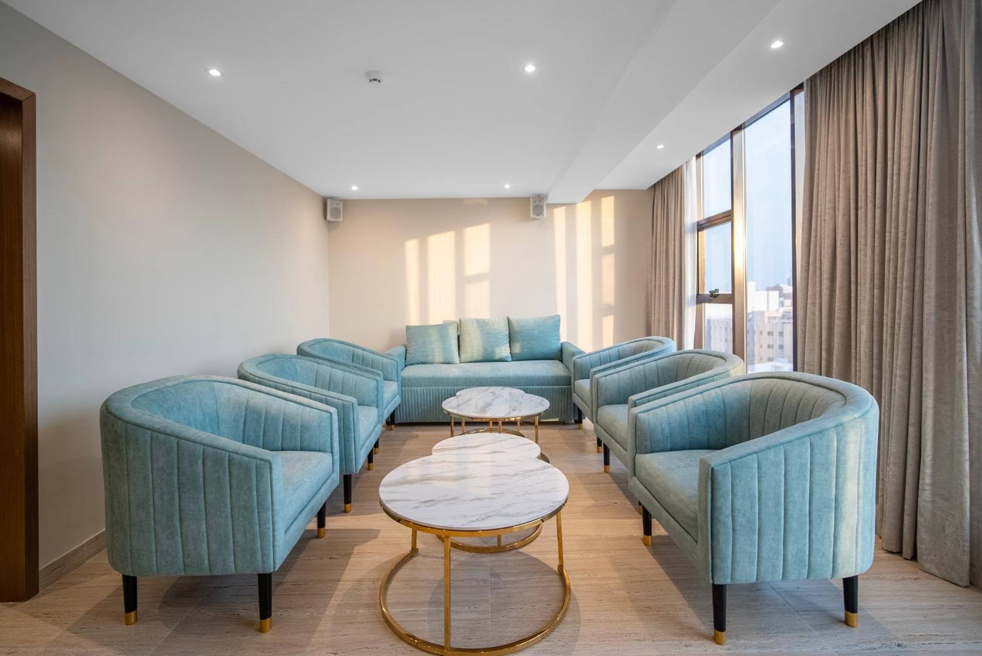 Grand Ambassador Hotel 3*