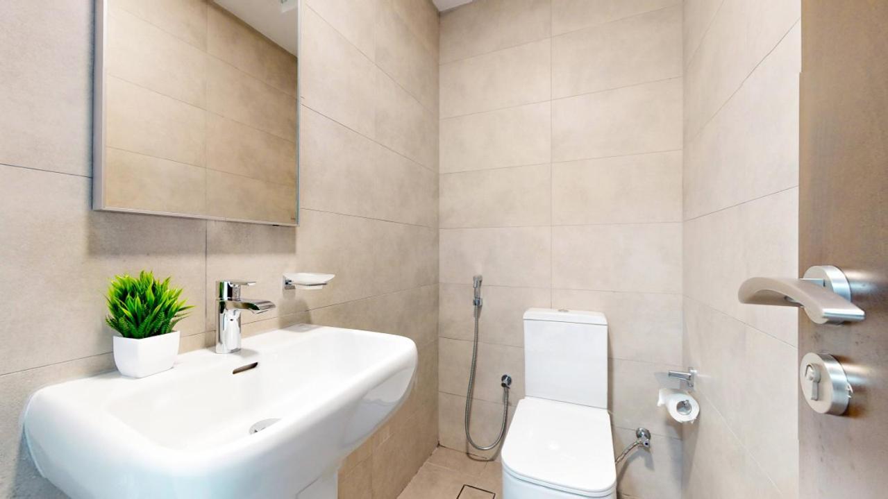 Uni Estate - Airy One Bedroom