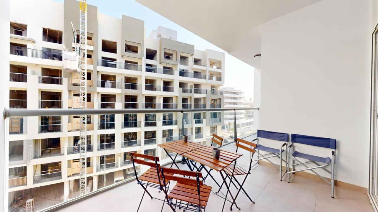 Uni Estate - Airy One Bedroom Apartment