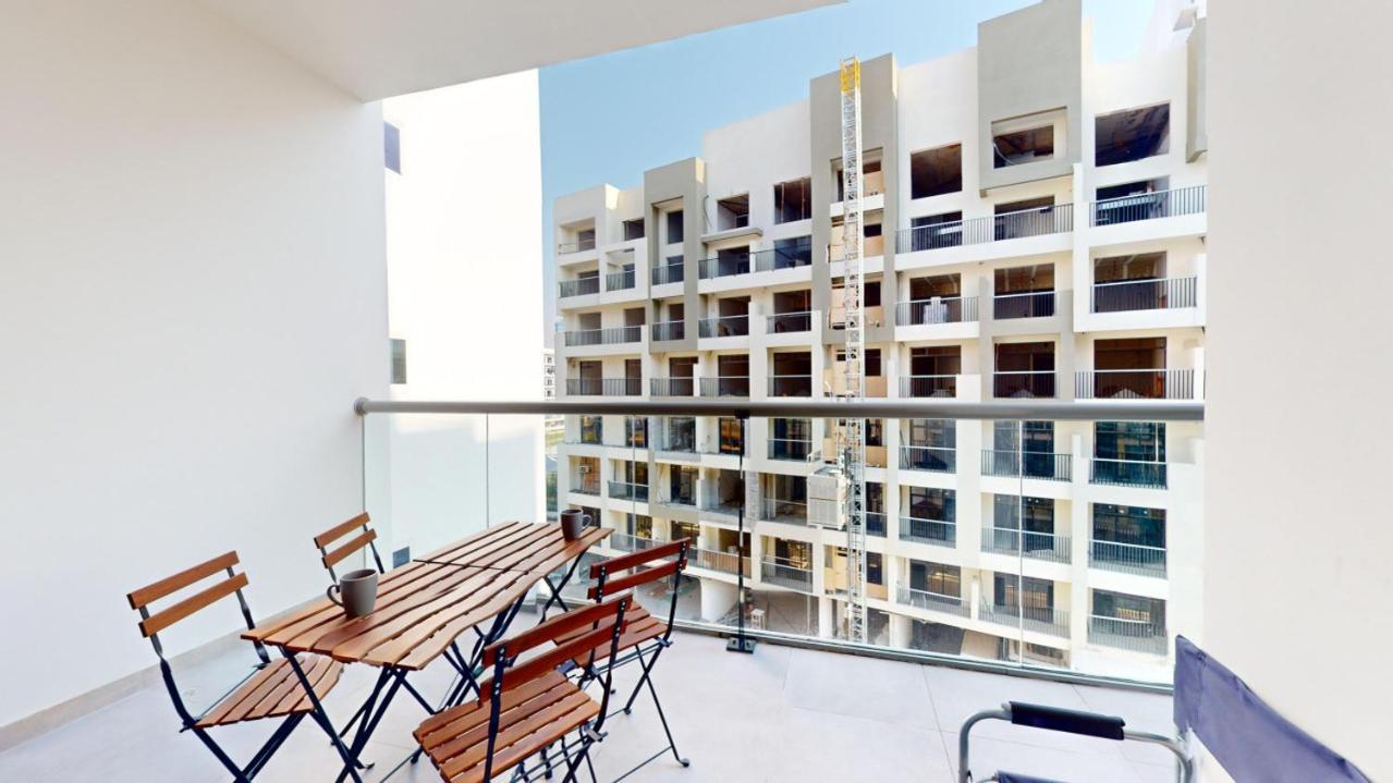Uni Estate - Airy One Bedroom