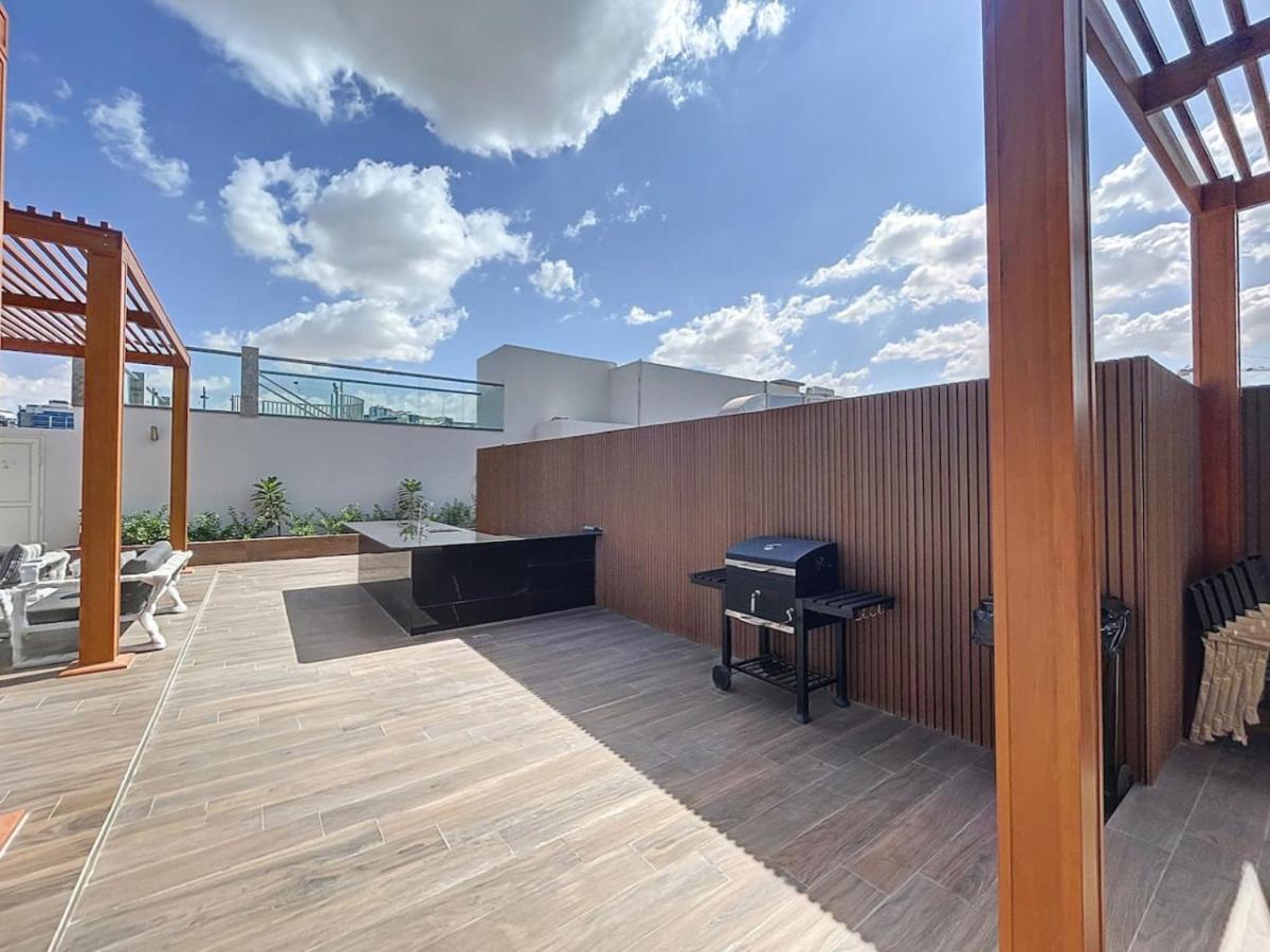 Uni Estate - Airy One Bedroom Apartment