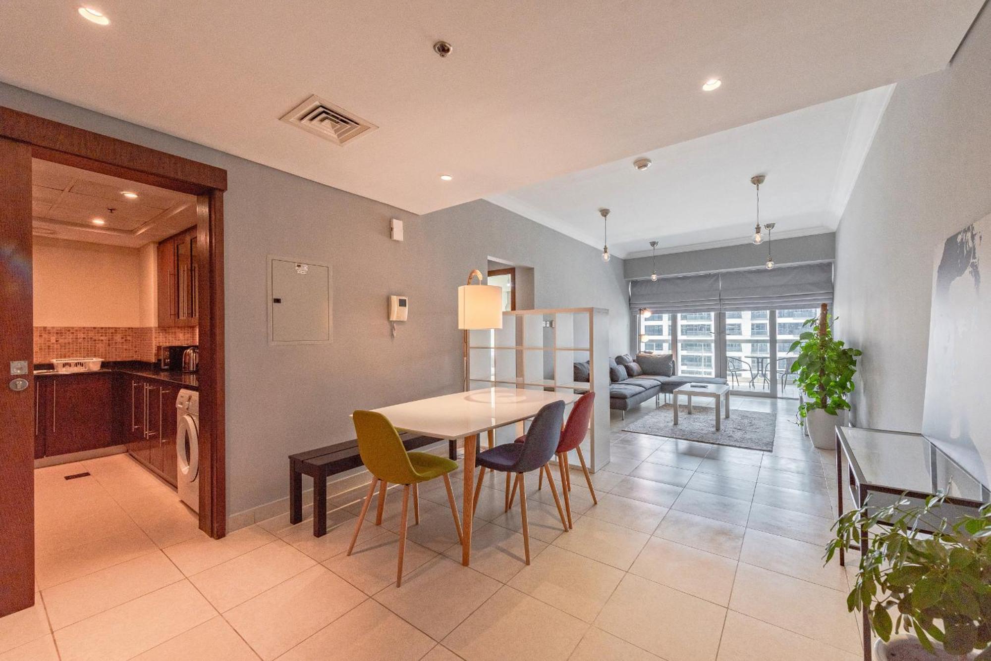Lovely 1 Bedroom Apartment, Near Mall & Burj Khalifa, Downtown Dubai