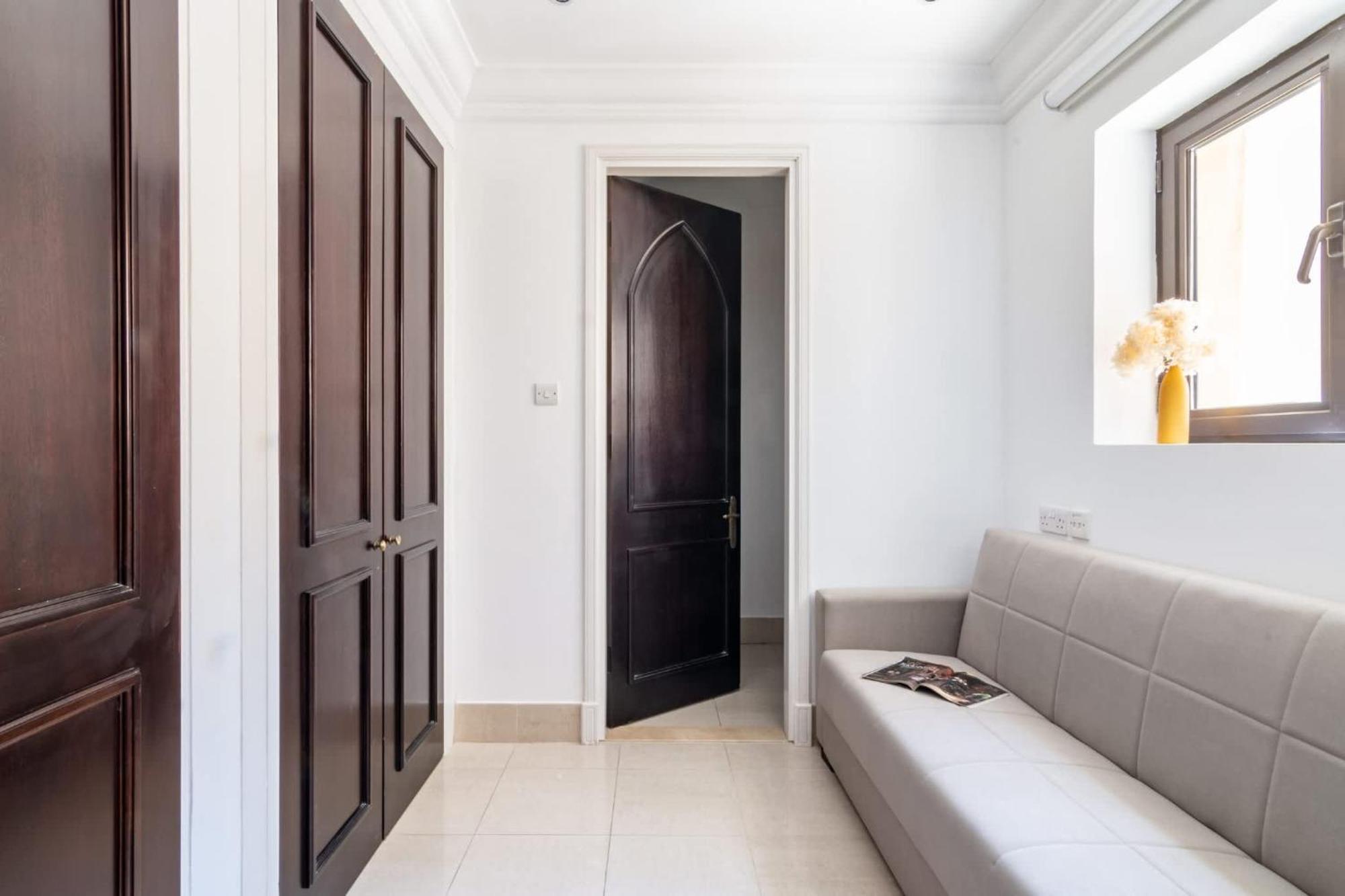 Silkhaus Stunning 1bdr With Access To Souq Al Bahar In Downtown Apartment