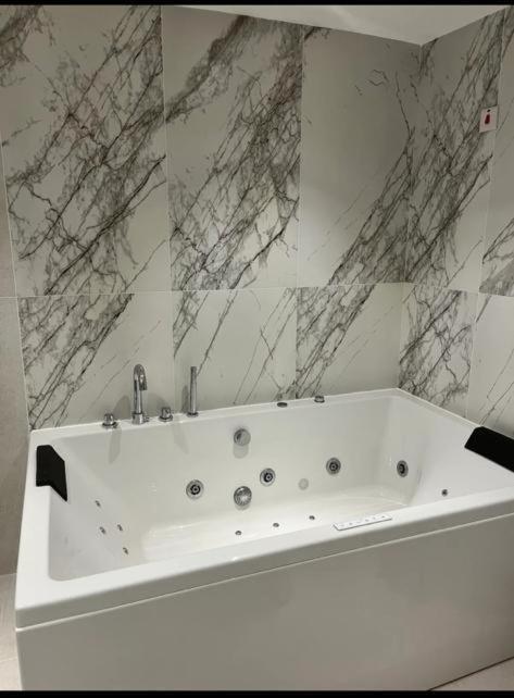 Apartamento Jbr Walk - Jumeirah Residence-dubai Marina - Jacuzzi *