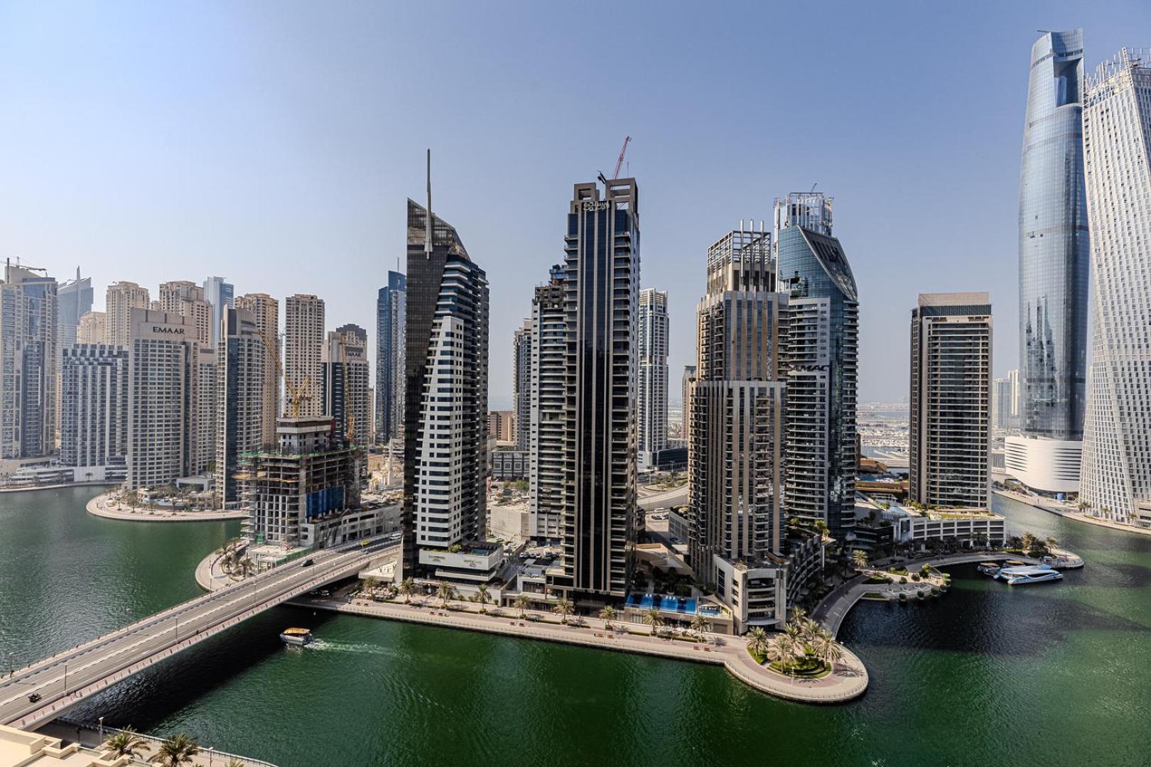 Spacious 3bdr In Marina With Office * Dubai