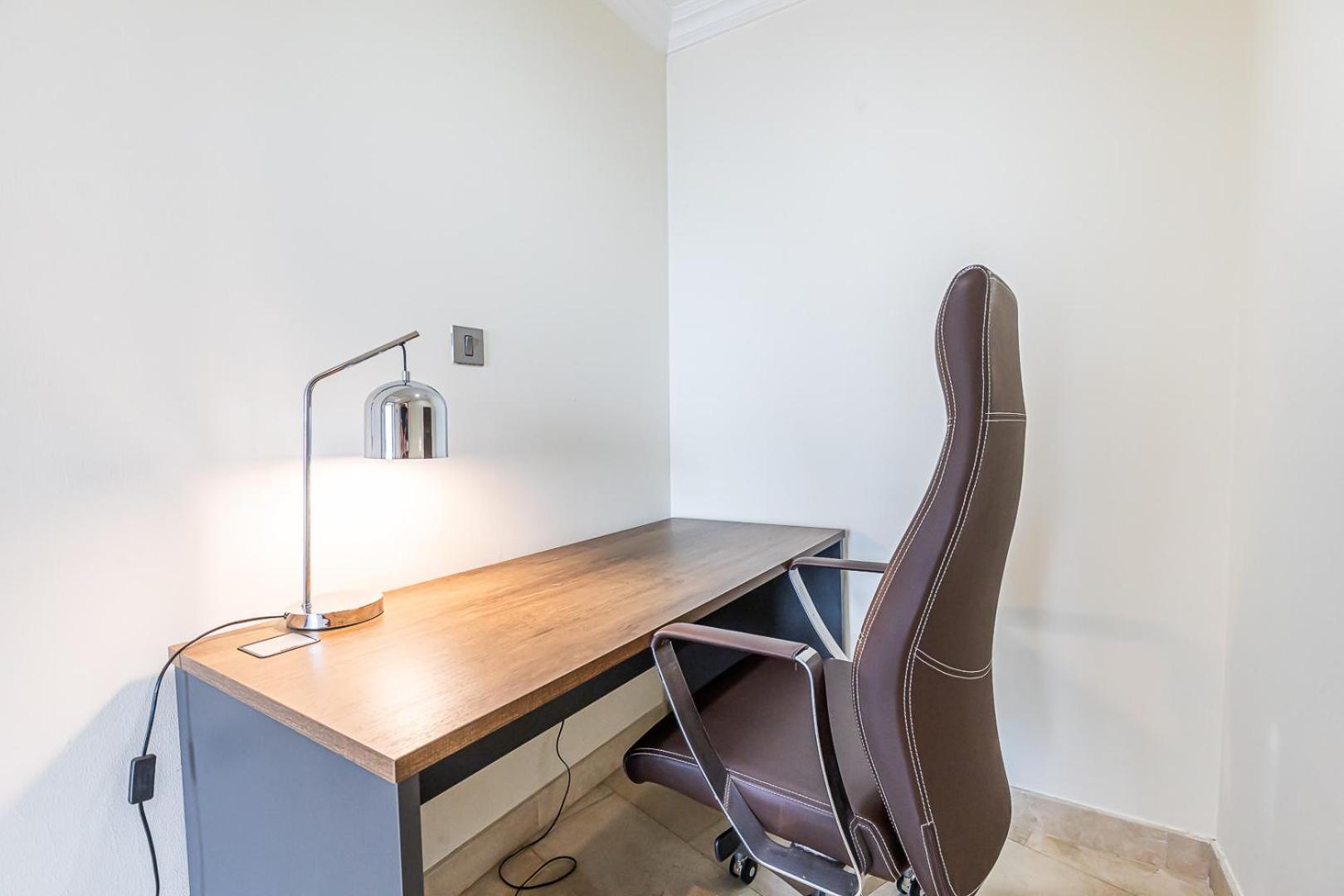 Spacious 3bdr In Marina With Office Apartment *