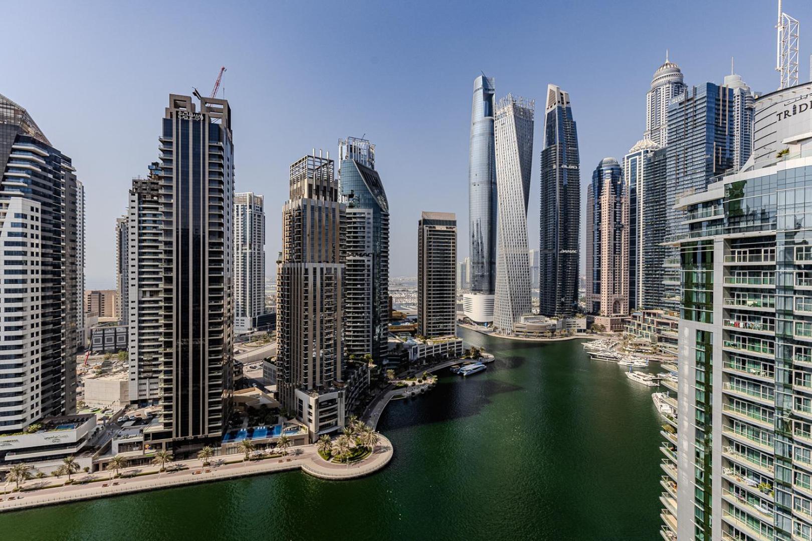 Spacious 3bdr In Marina With Office * Dubai