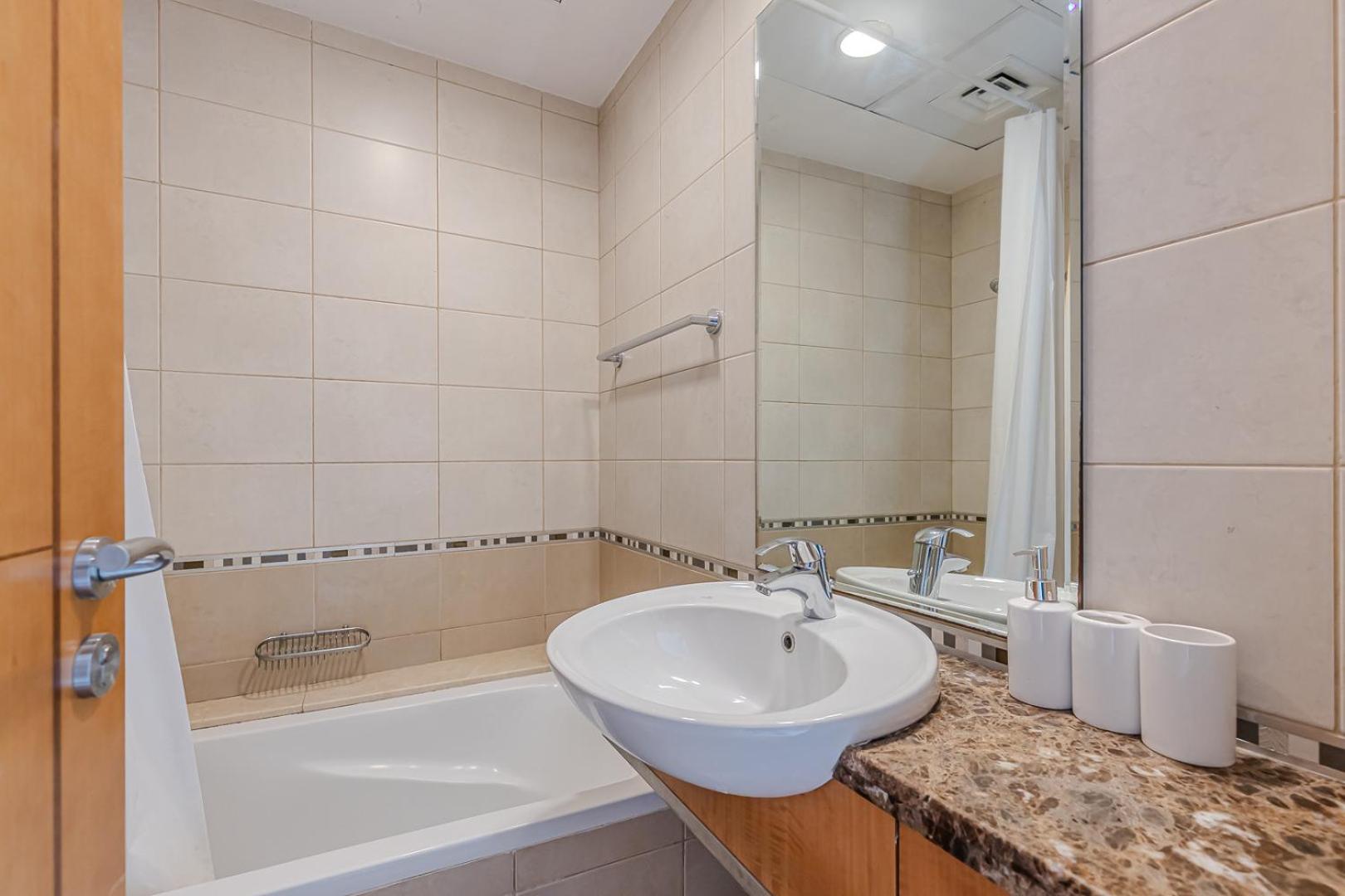 Spacious 3bdr In Marina With Office Apartment *