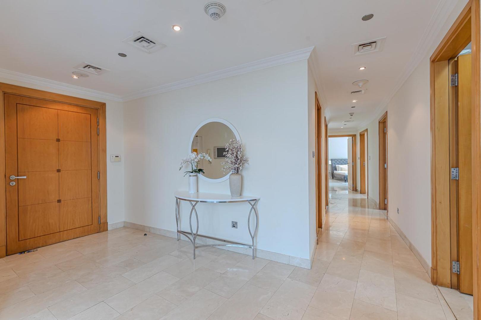 Apartment Spacious 3bdr In Marina With Office Dubai