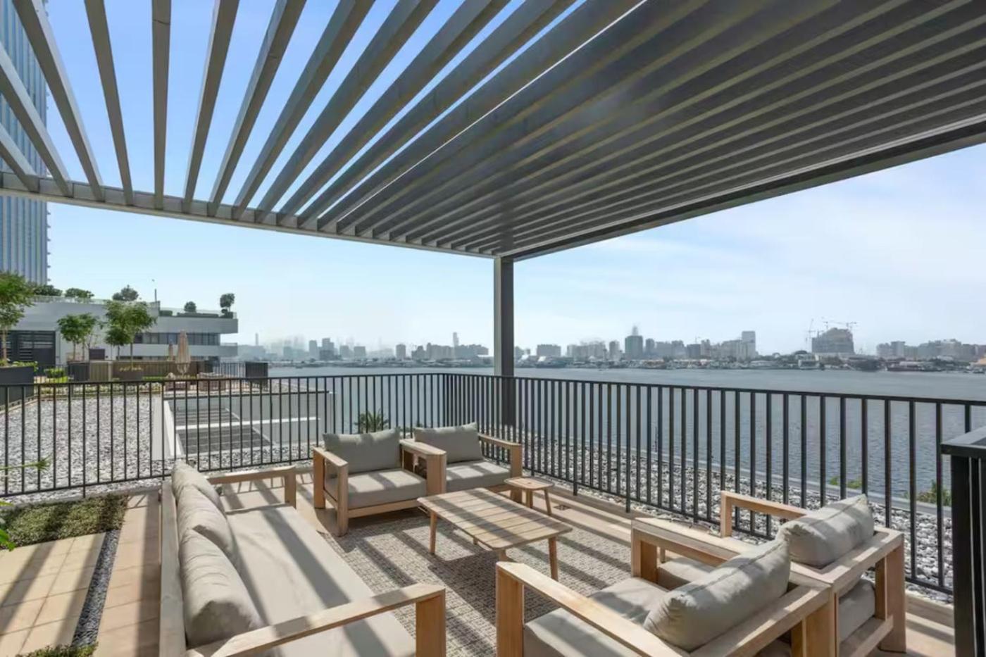 Apartment Waterfront 1br With Infinity Pool In Creek Edge T1