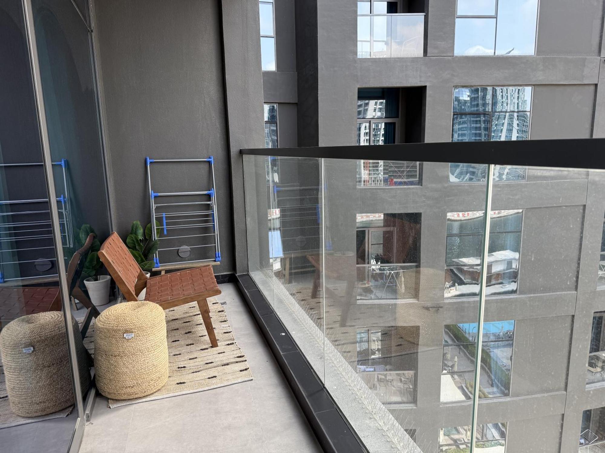 Canal View In Vibrant Business Bay *