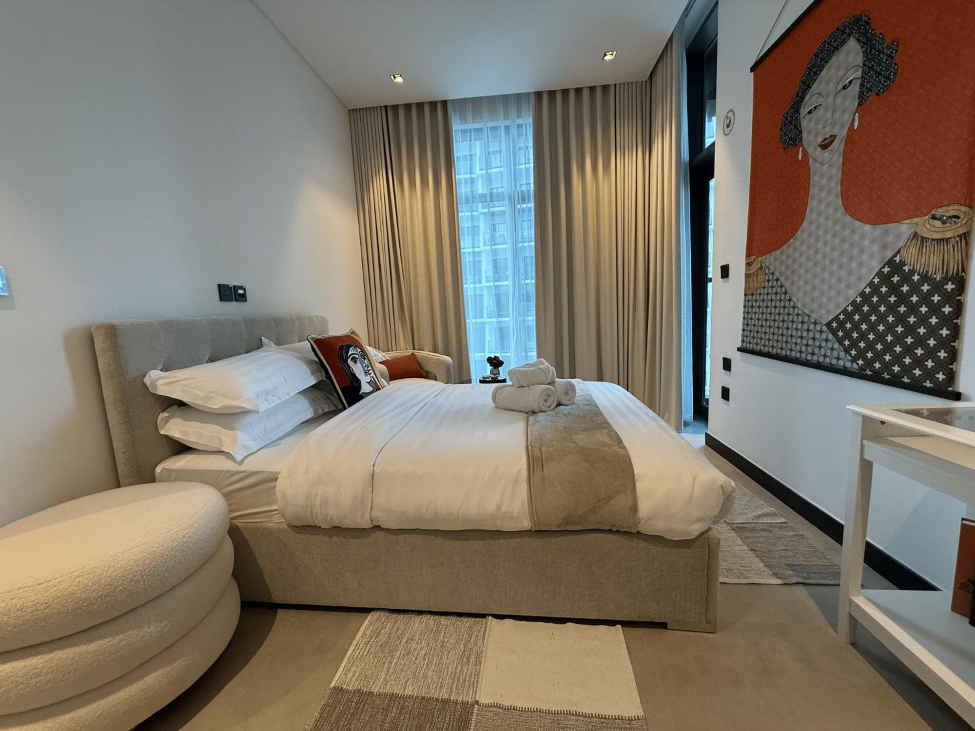 Canal View In Vibrant Business Bay Apartment Dubai