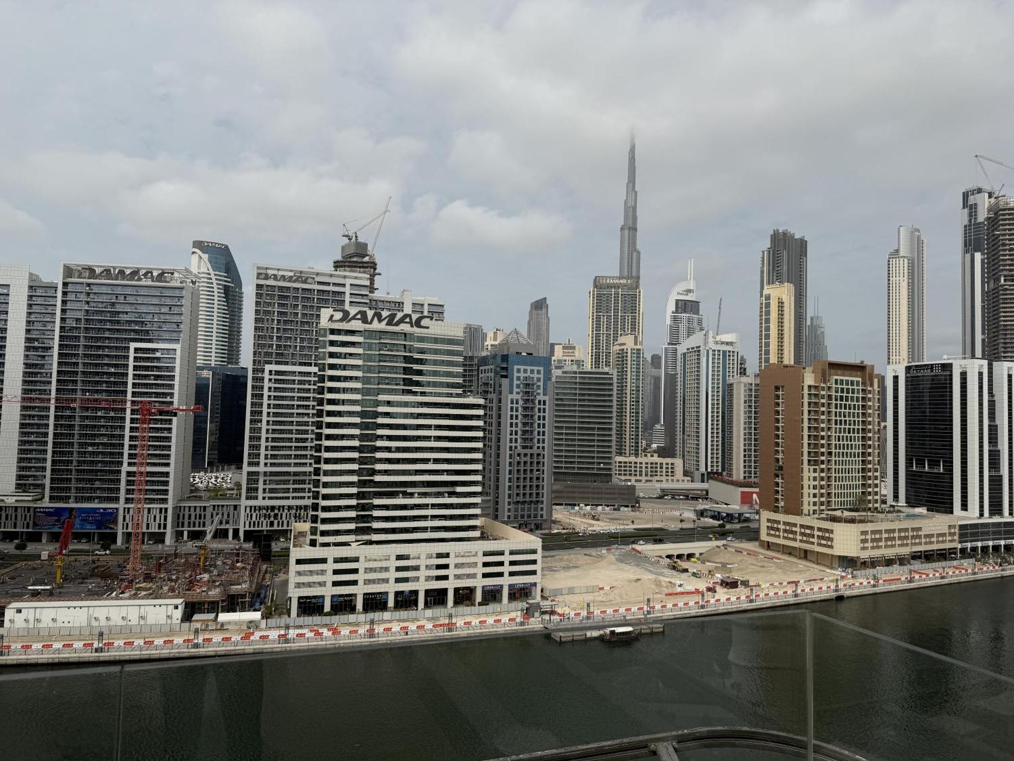 Apartment Canal View In Vibrant Business Bay