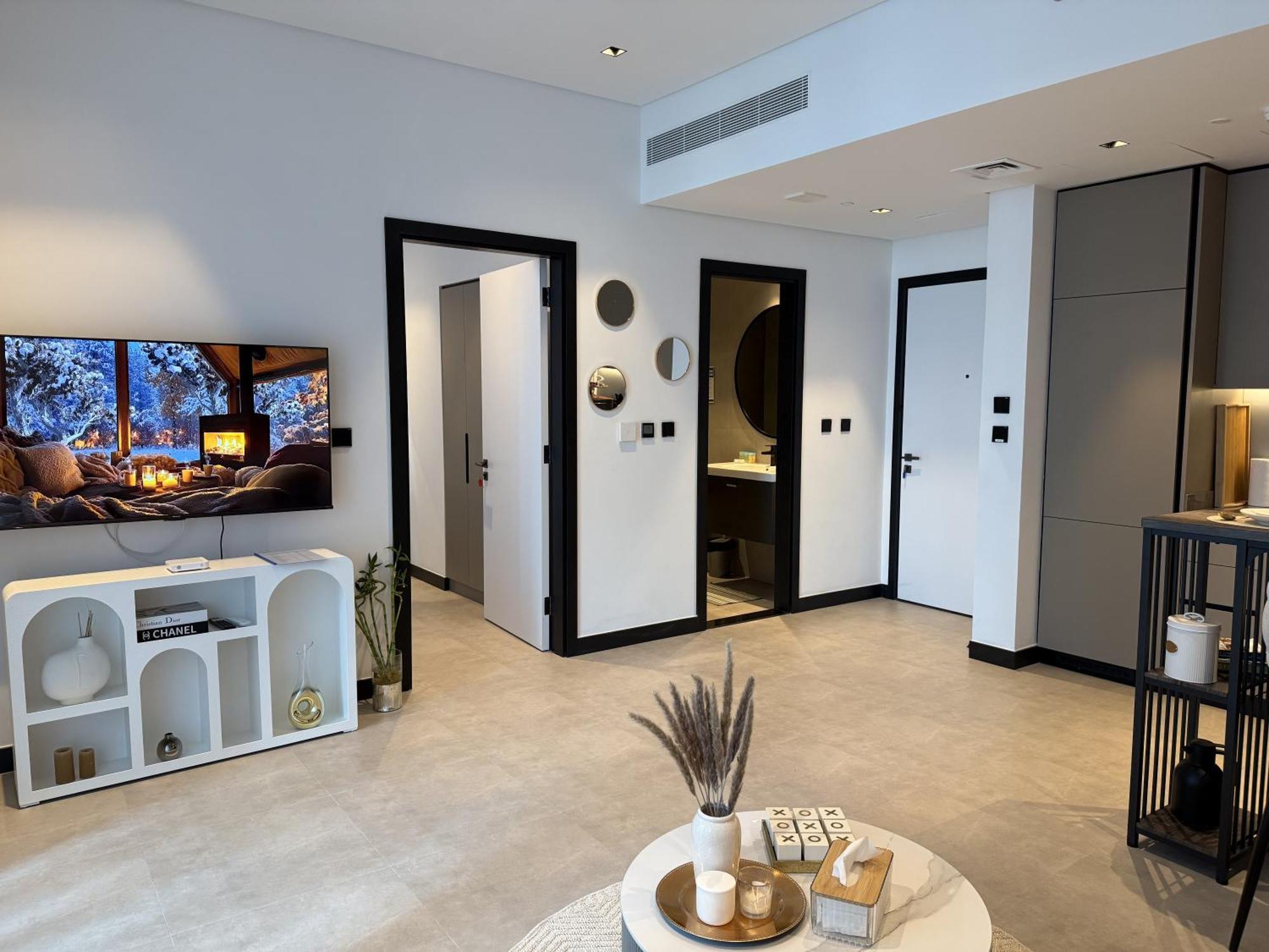 Canal View In Vibrant Business Bay * Dubai