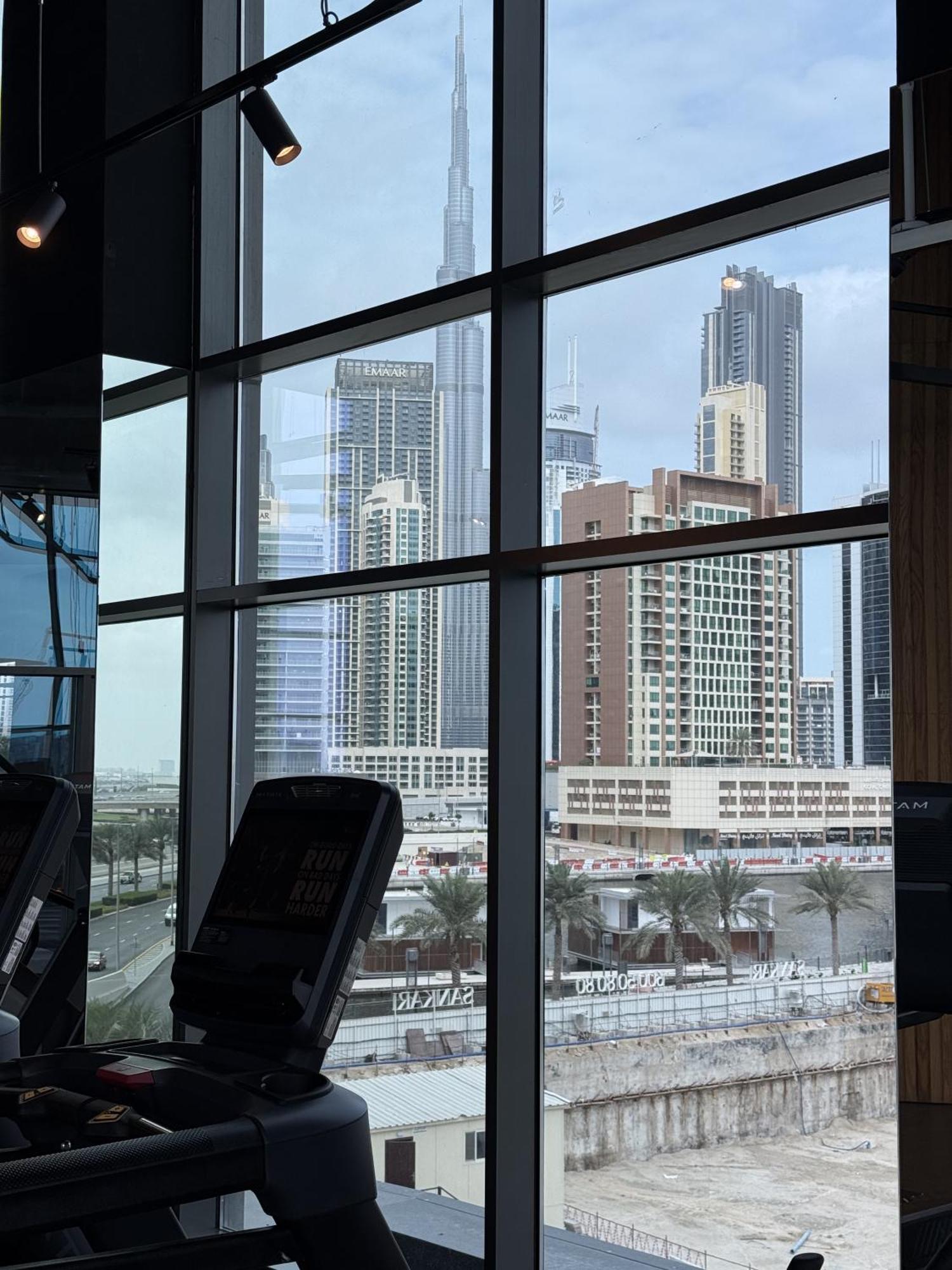 Canal View In Vibrant Business Bay Apartment Dubai