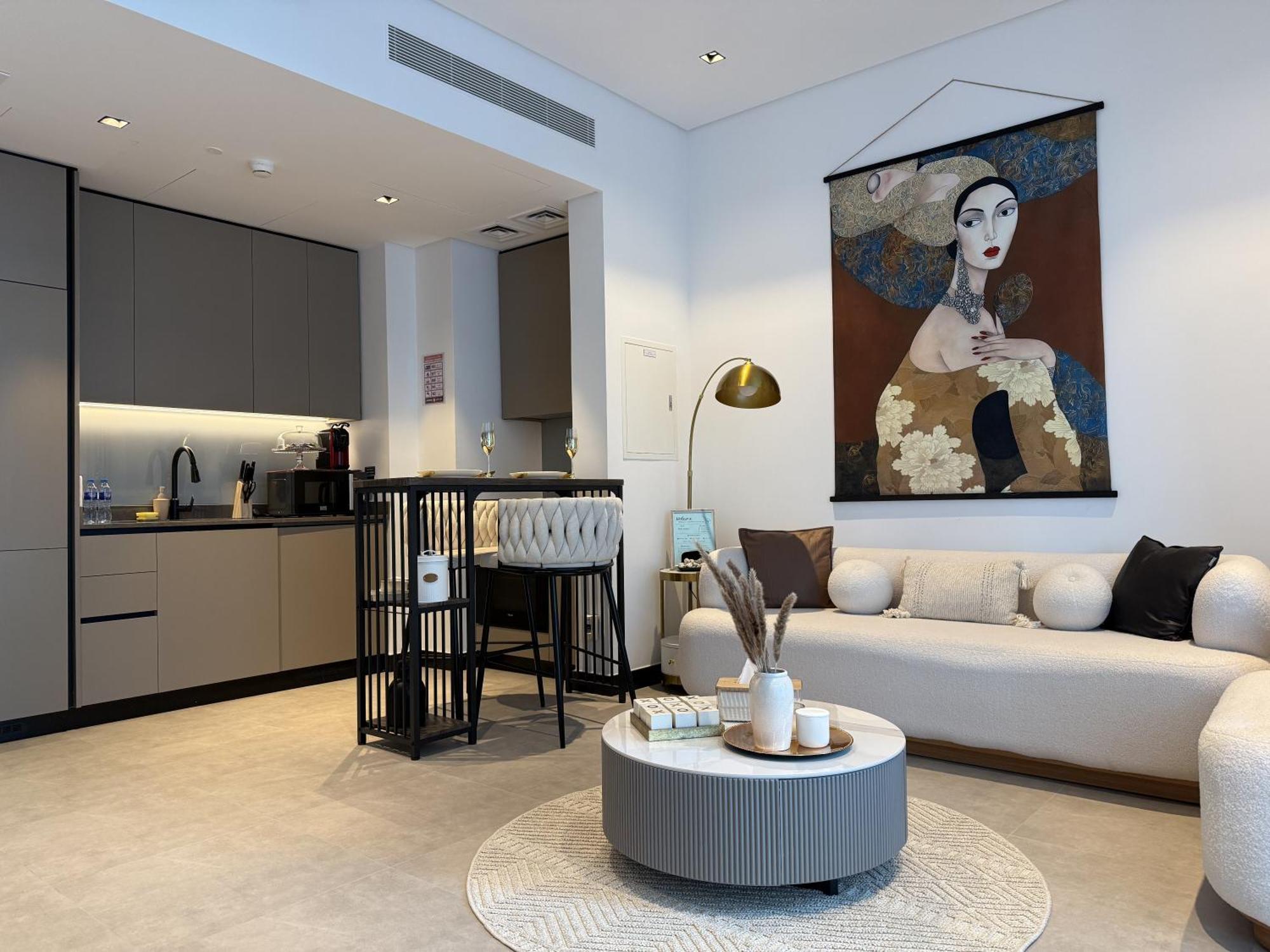 Canal View In Vibrant Business Bay * Dubai