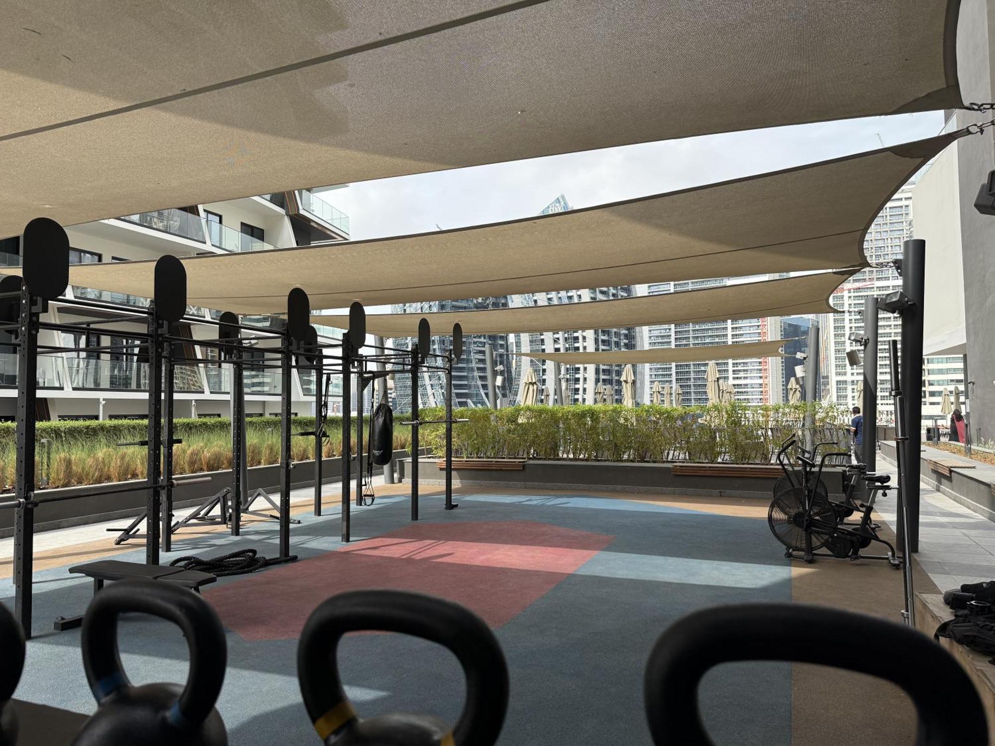 Canal View In Vibrant Business Bay Apartment *