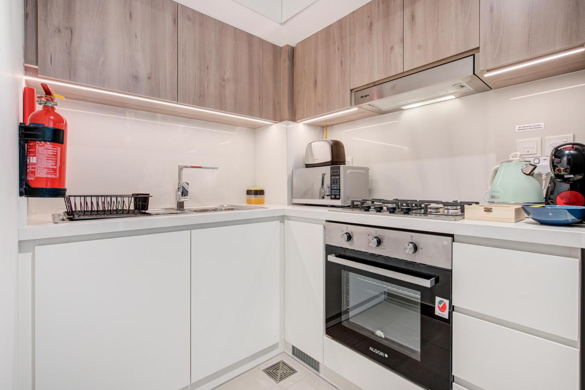 Trophy Stays-ritzy Retreat In Hills Apartment Dubai