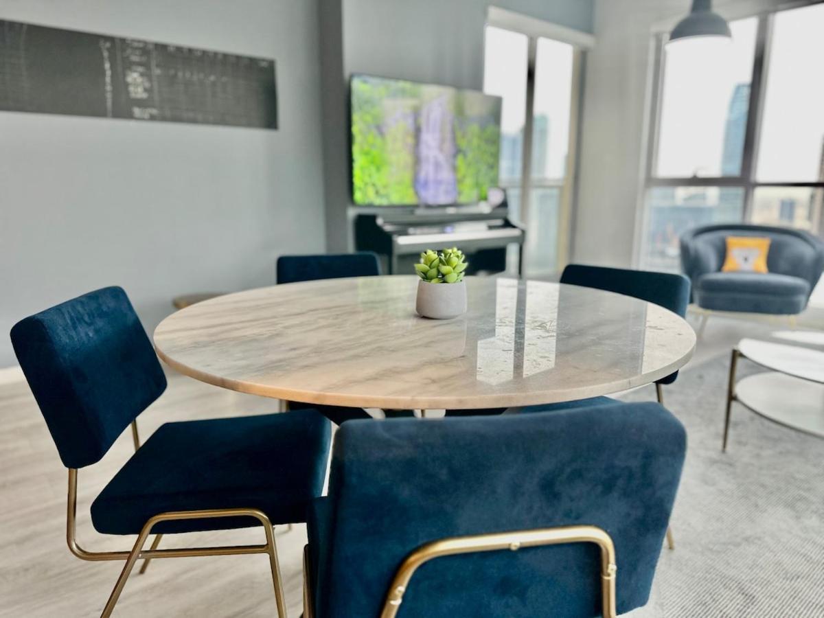Apartment I Burj Retreat I Piano & Workstation Dubai