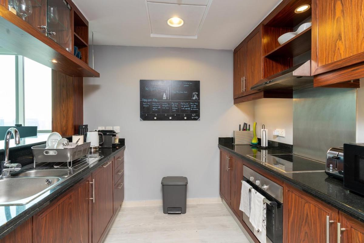 Apartment I Burj Retreat I Piano & Workstation