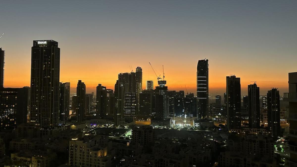 I Burj Retreat I Piano & Workstation Dubai