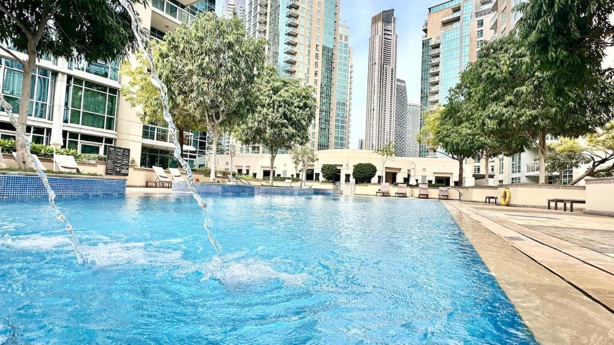 I Burj Retreat I Piano & Workstation * Dubai