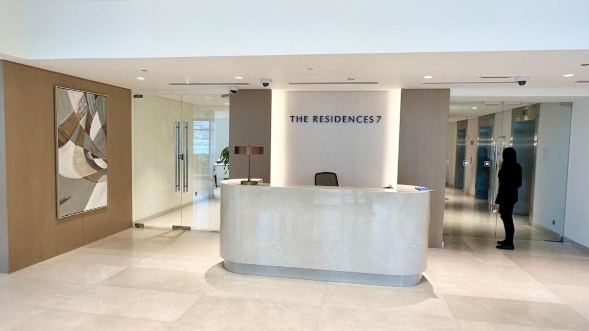 I Burj Retreat I Piano & Workstation Dubai