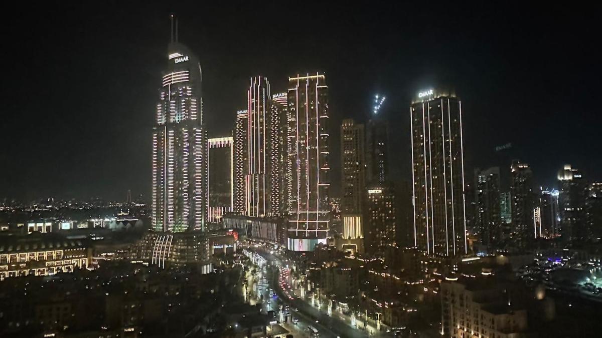 Apartment I Burj Retreat I Piano & Workstation
